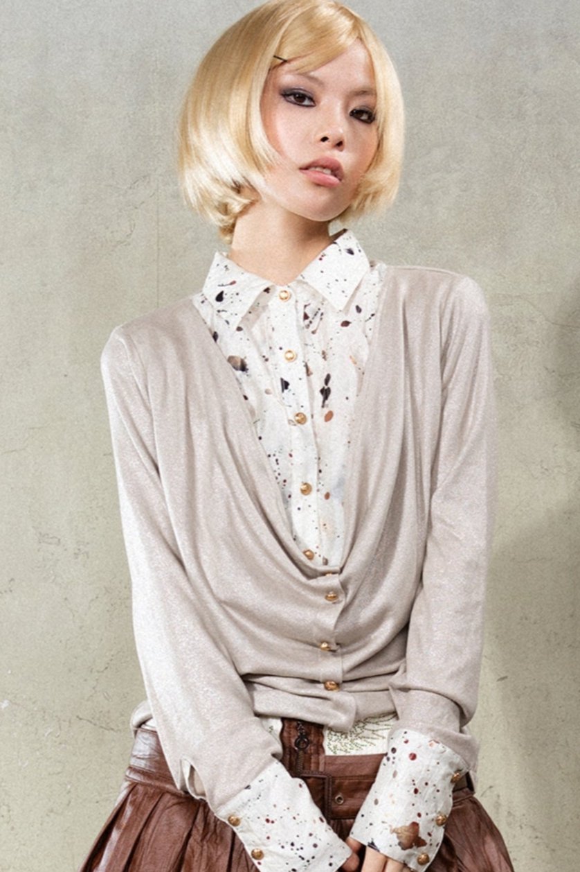 Cardigan du bouton de drapé de perle