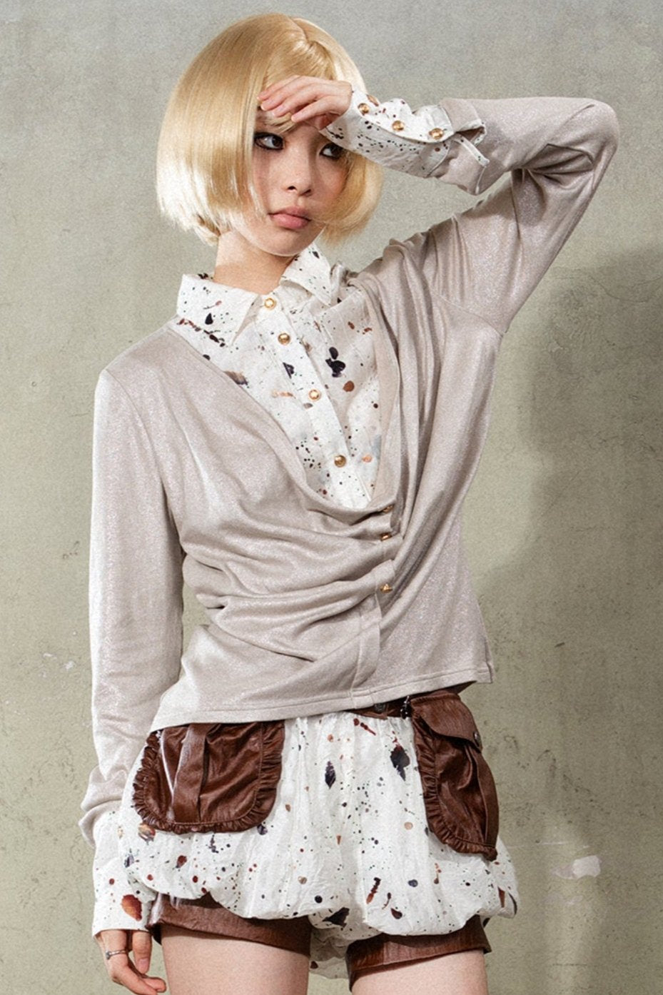 Cardigan du bouton de drapé de perle