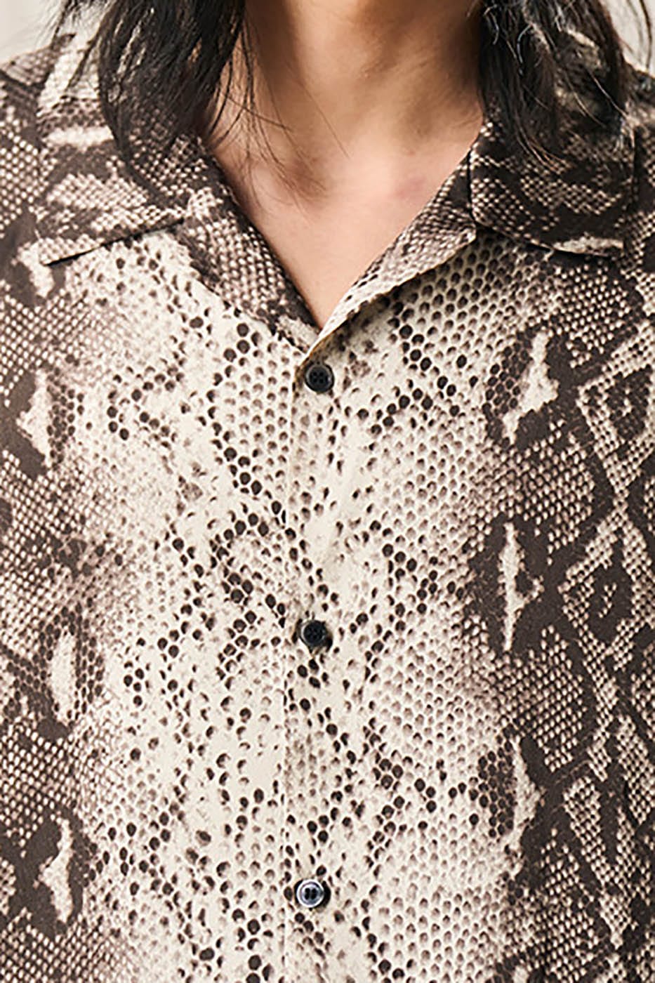 Chemise de camp à imprimé serpent