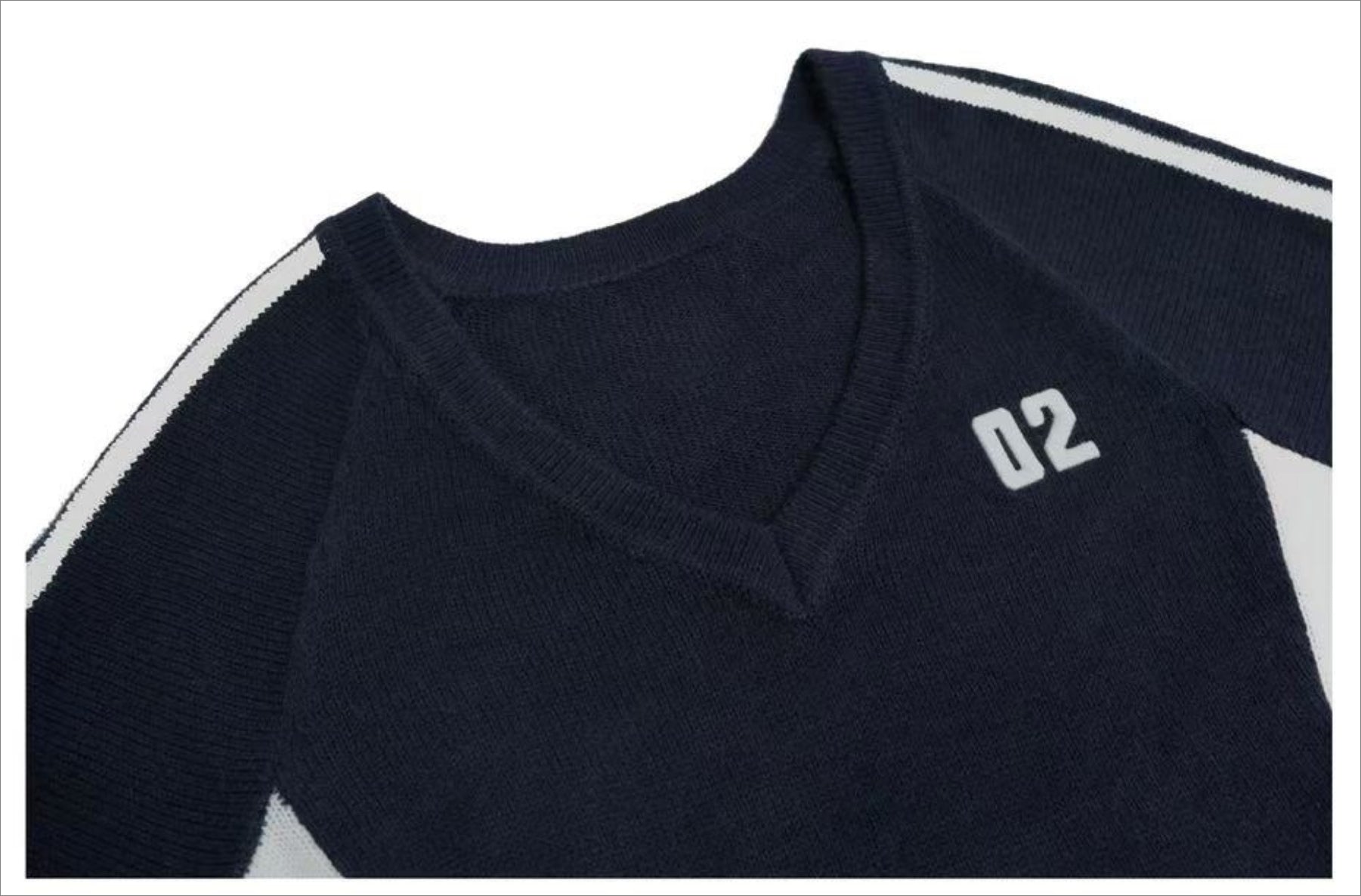 Leichter V-Ausschnitt mit Langarmpullover