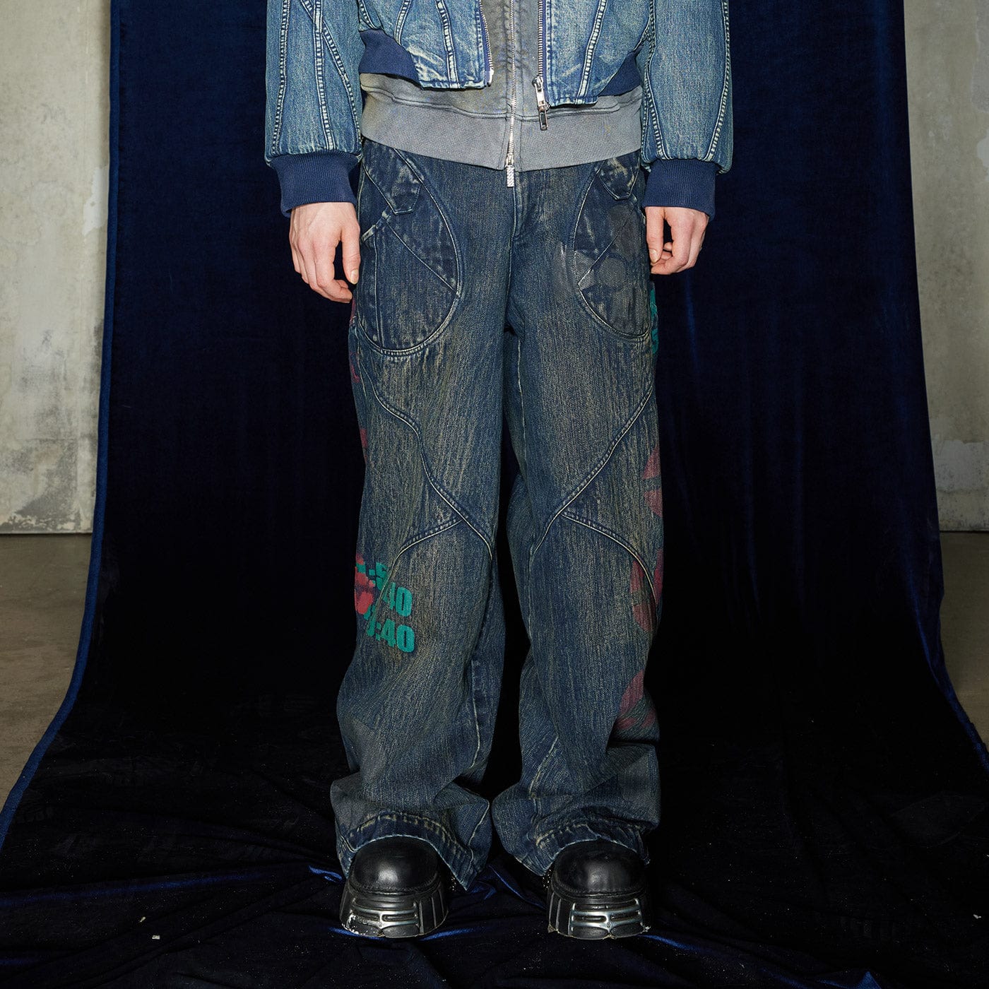 Jeans de pierna ancha de graffiti