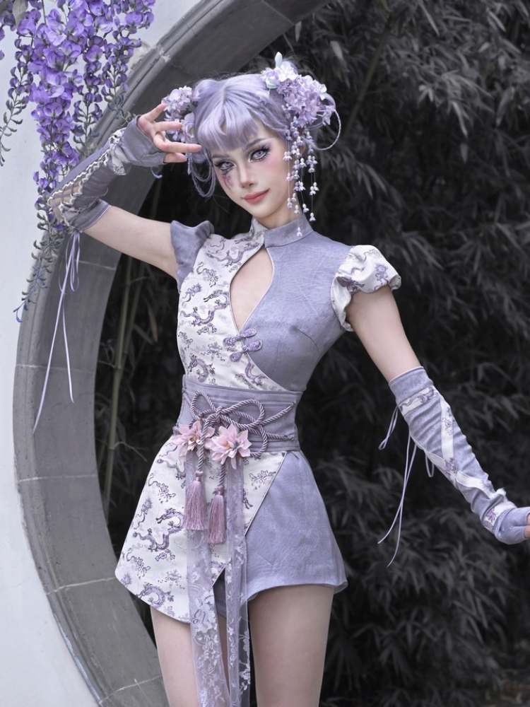 Dragon Cheongsam -Kleid und Quastengürtel
