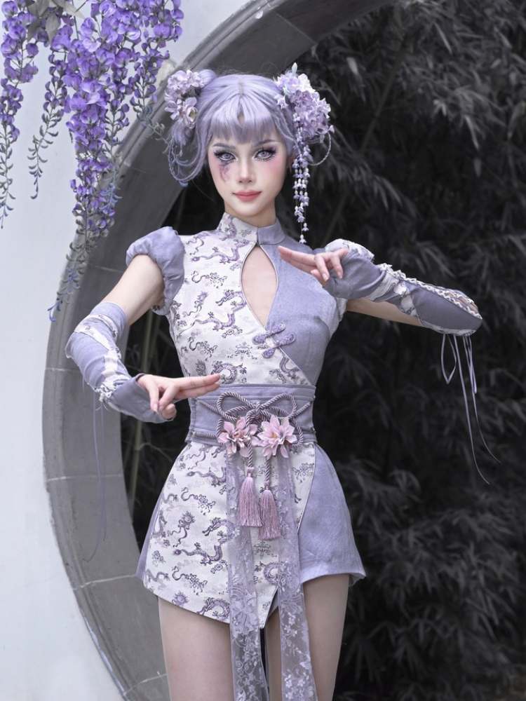Dragon Cheongsam -Kleid und Quastengürtel