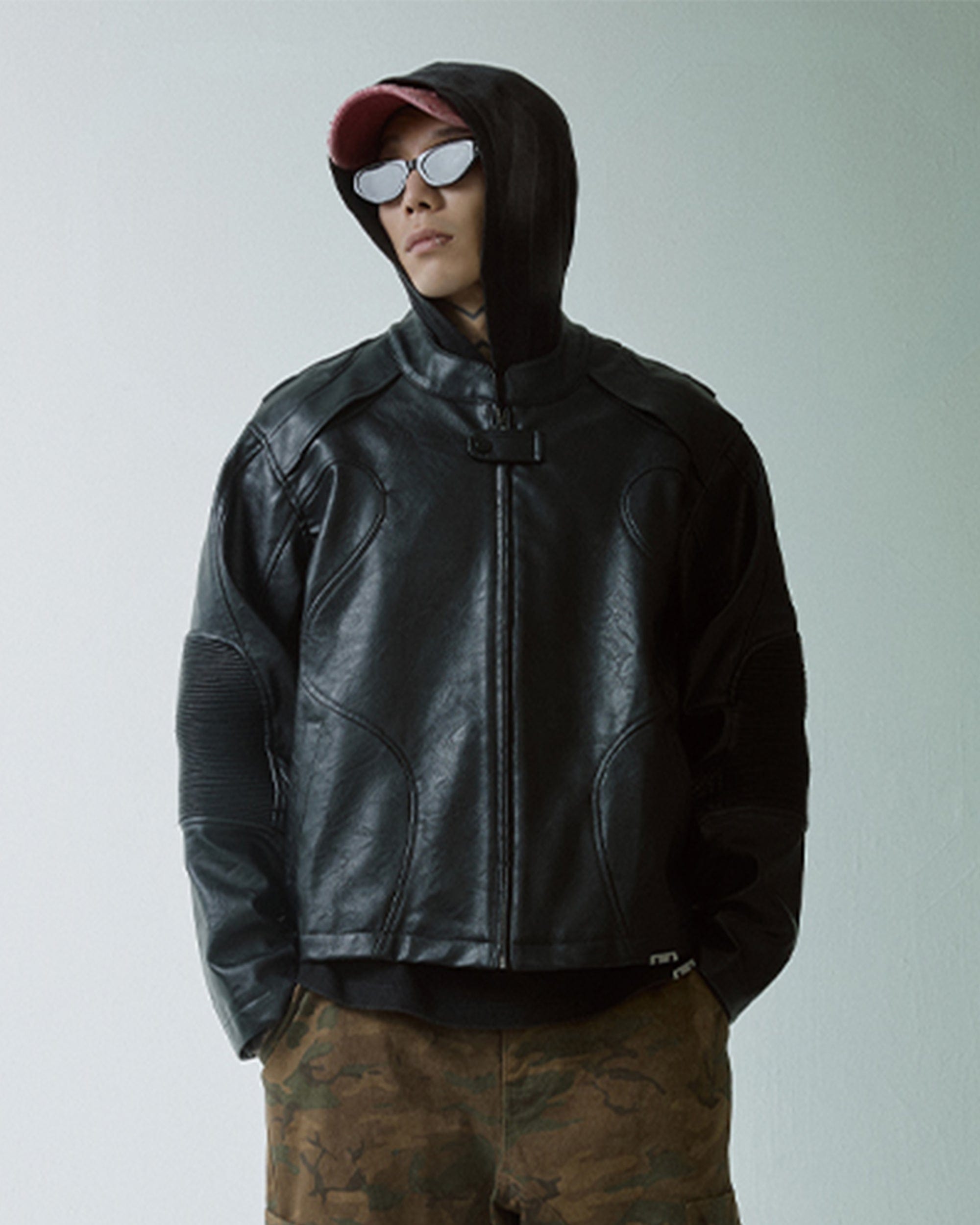 Lederjacke im Motorradstil