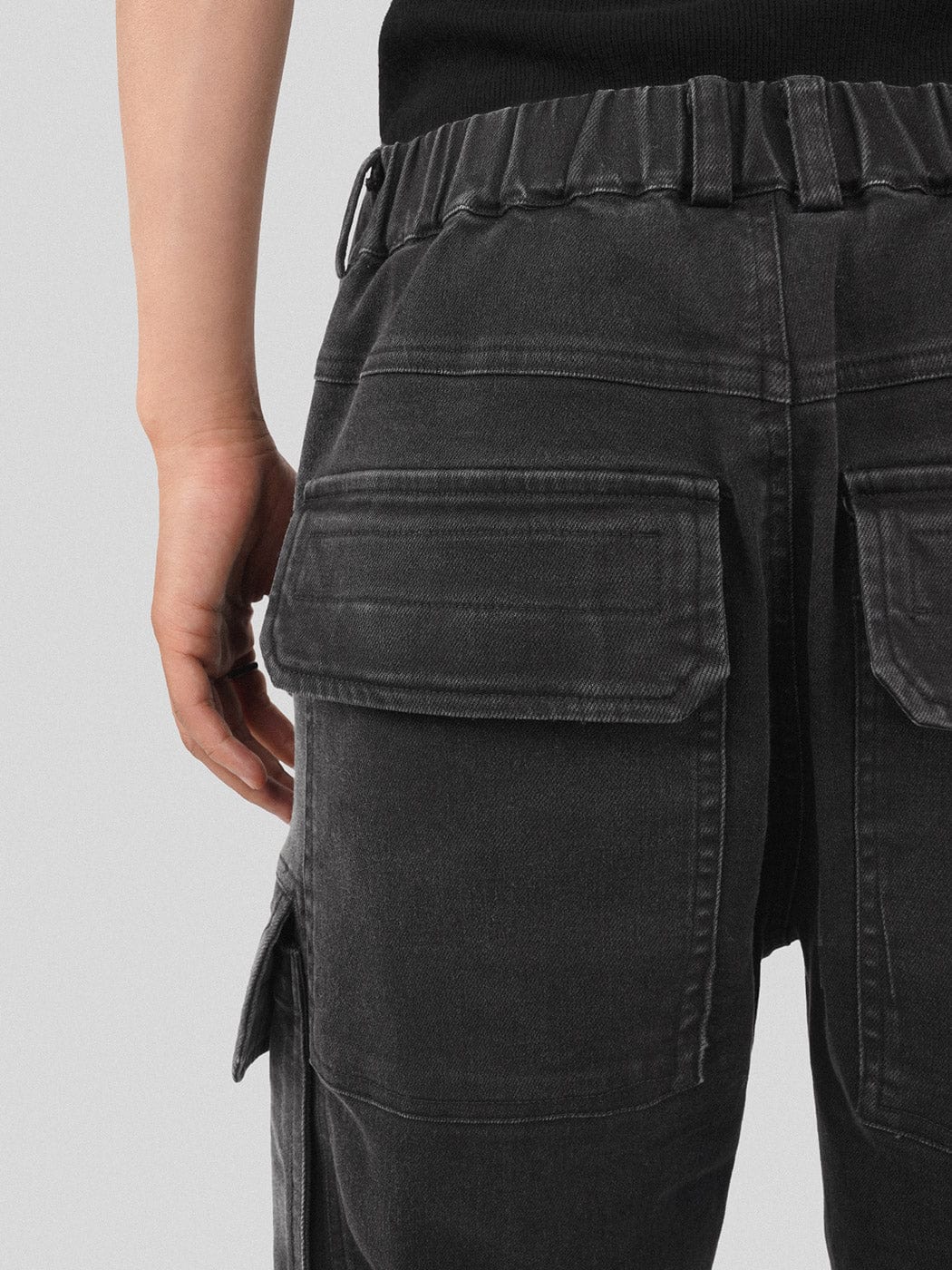 Jeans de carga negra gradiente de bolsillos múltiples