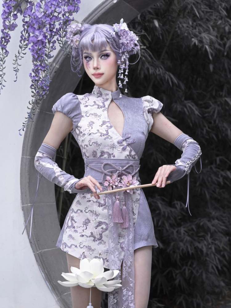 Dragon Cheongsam -Kleid und Quastengürtel