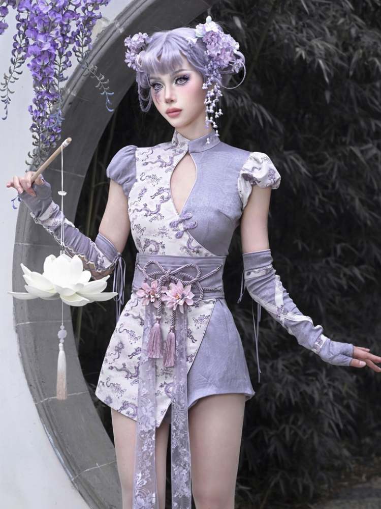 Dragon Cheongsam -Kleid und Quastengürtel