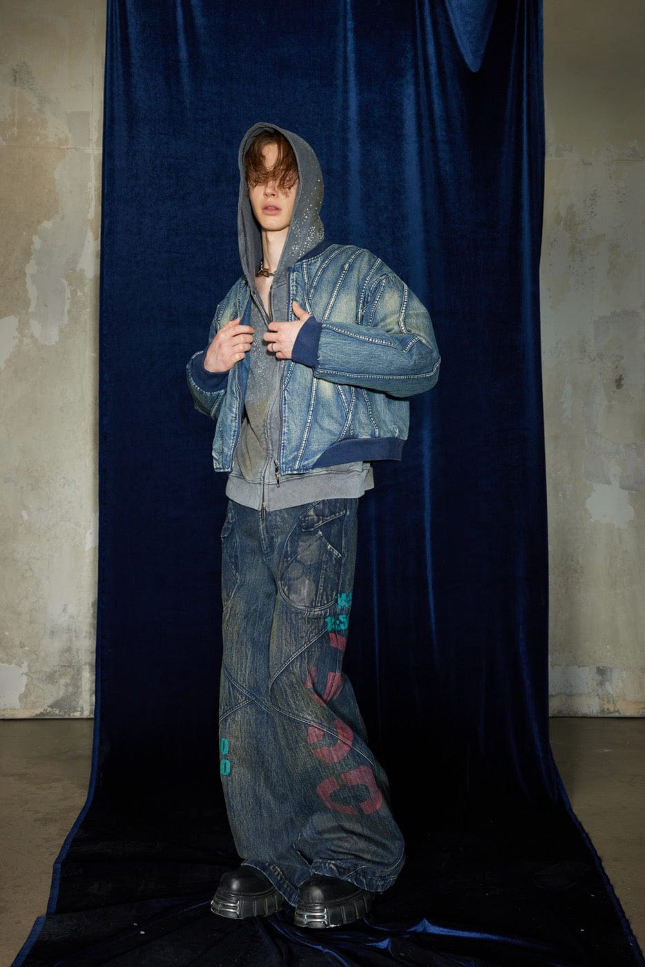 Jeans de pierna ancha de graffiti