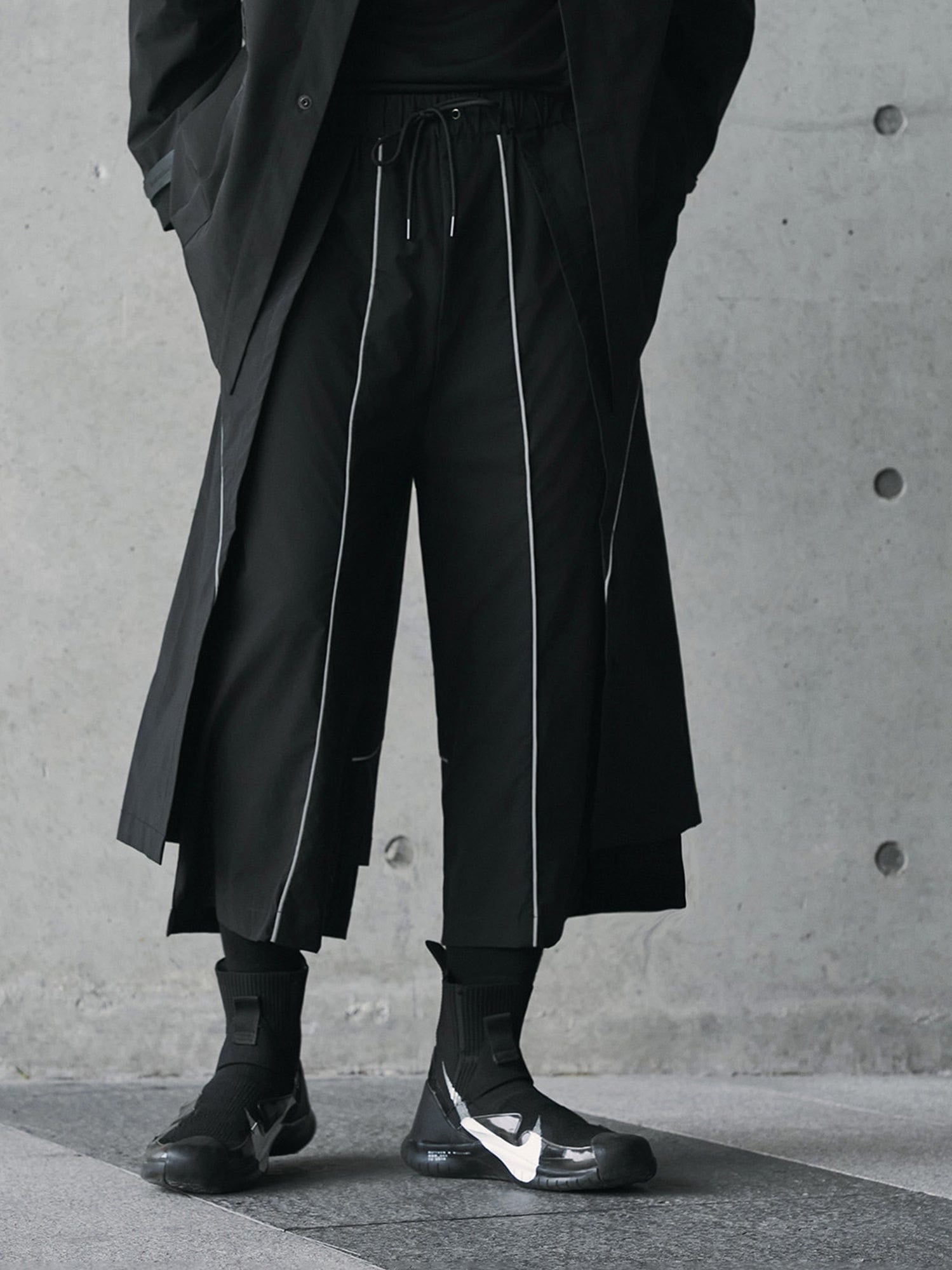 Pantalon de piste en couches larges