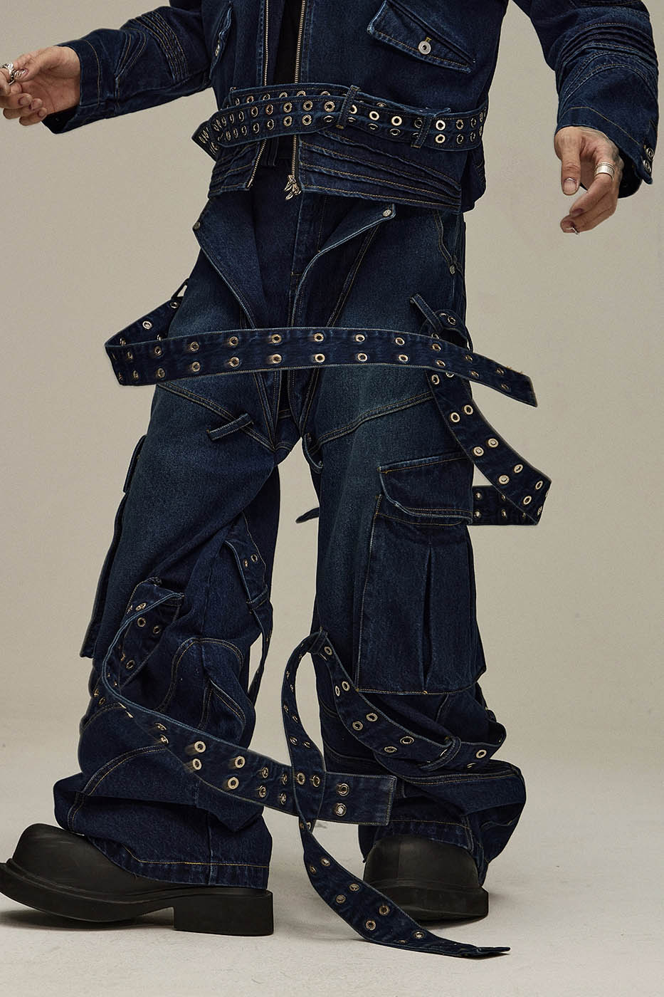 GROMMET-STRAP-LADE JEANS