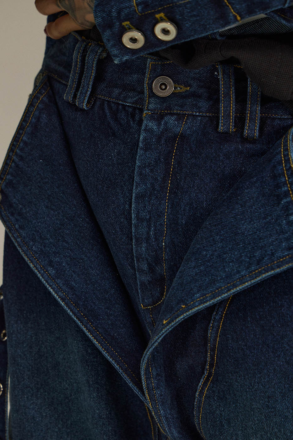 GROMMET-STRAP-LADE JEANS