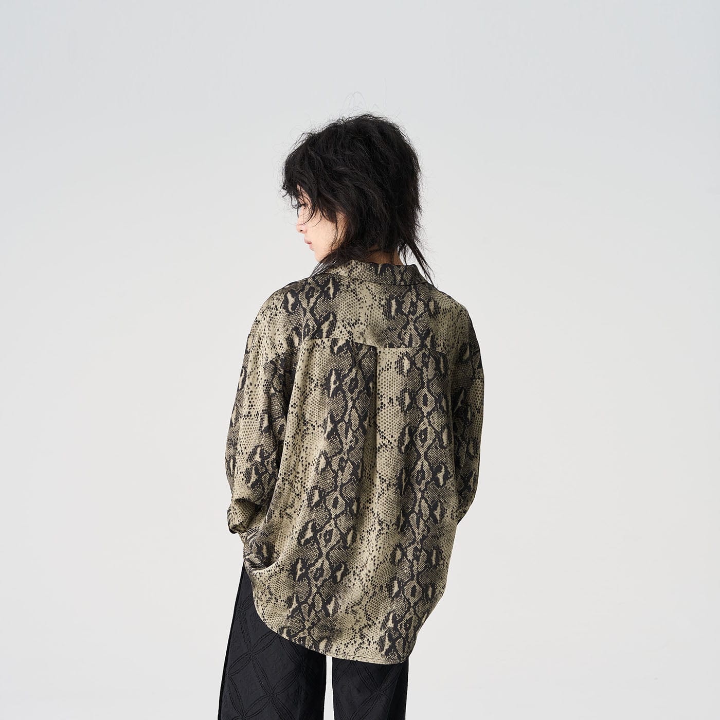 Chemise à manches longues en soie à imprimé python