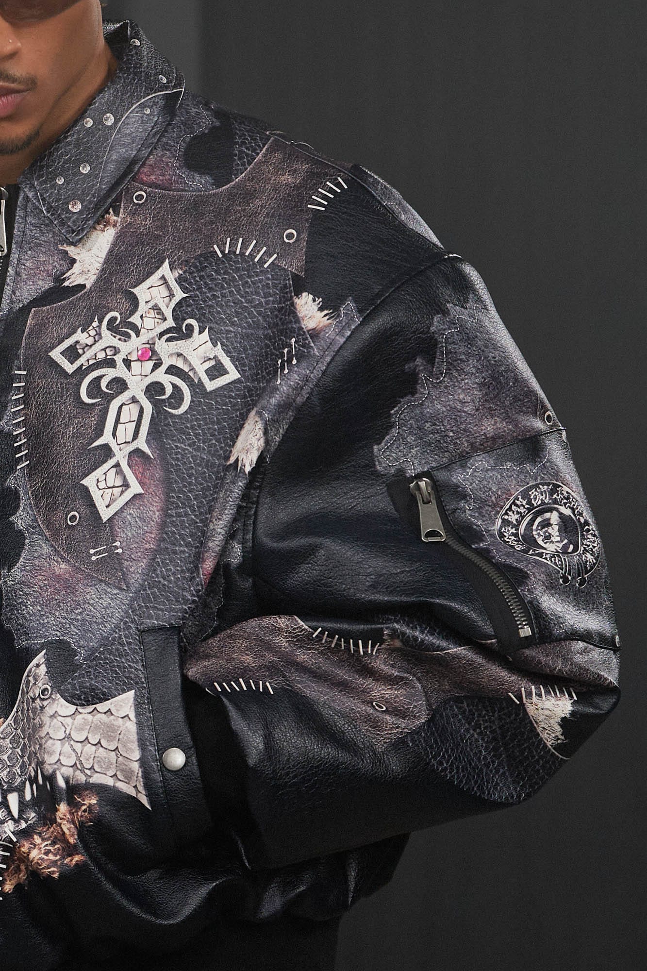 Chaqueta de cuero cruzado gótico
