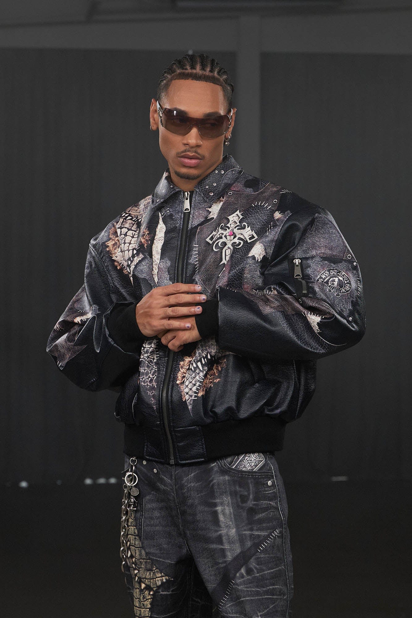 Chaqueta de cuero cruzado gótico