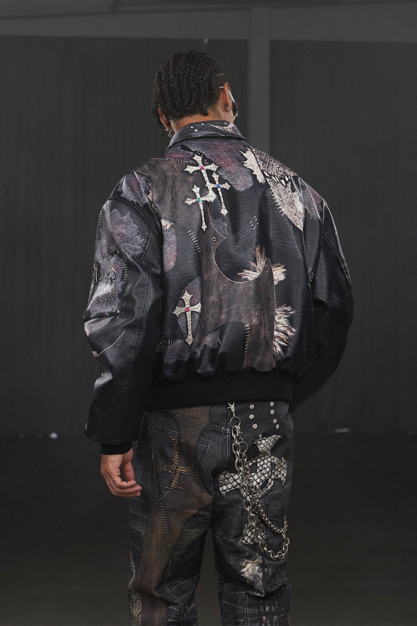 Chaqueta de cuero cruzado gótico