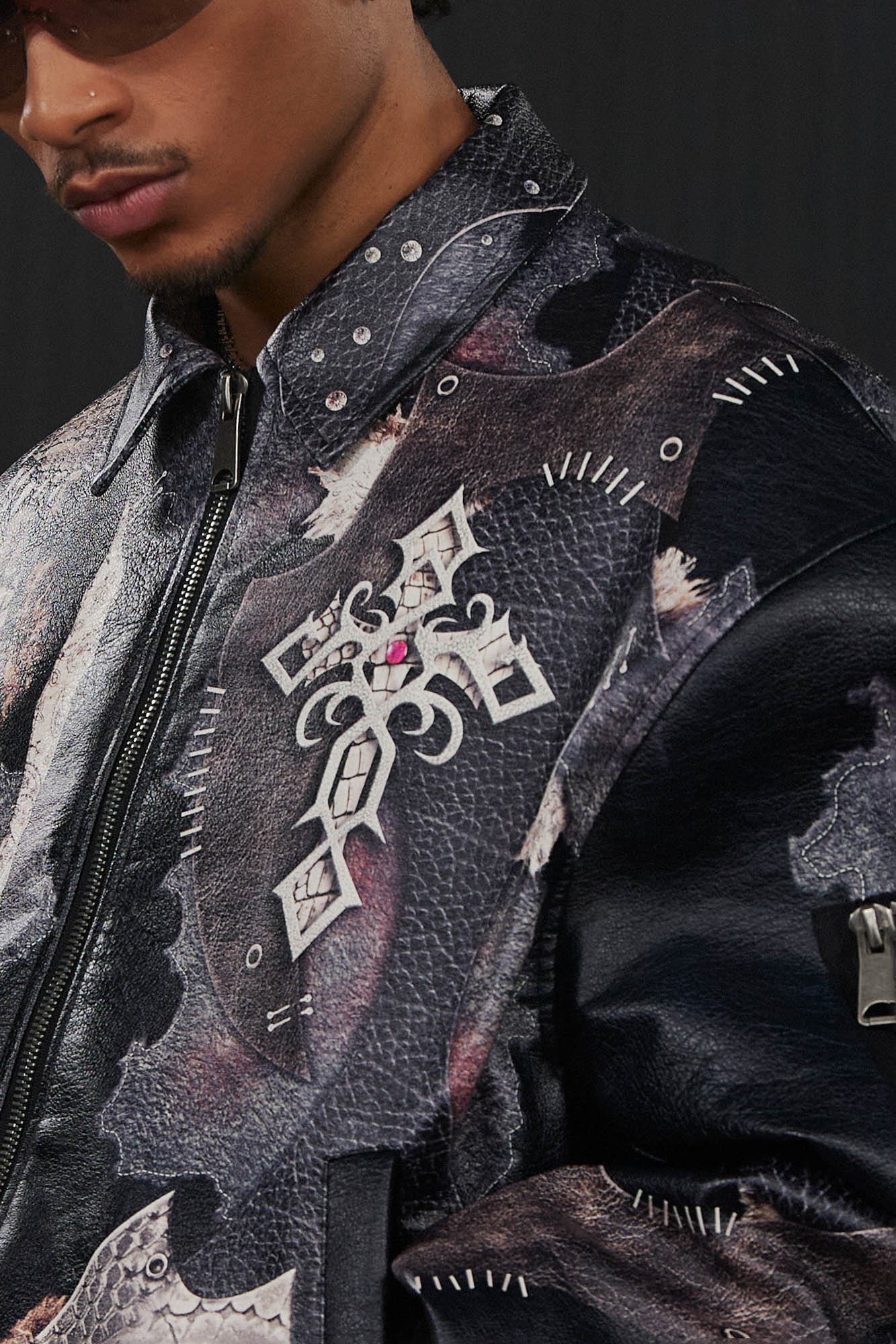 Chaqueta de cuero cruzado gótico