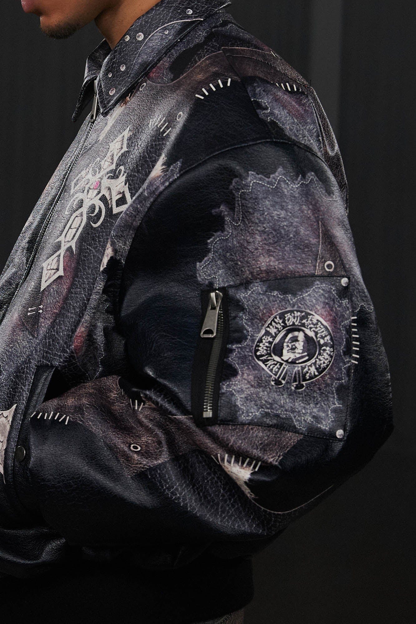 Chaqueta de cuero cruzado gótico