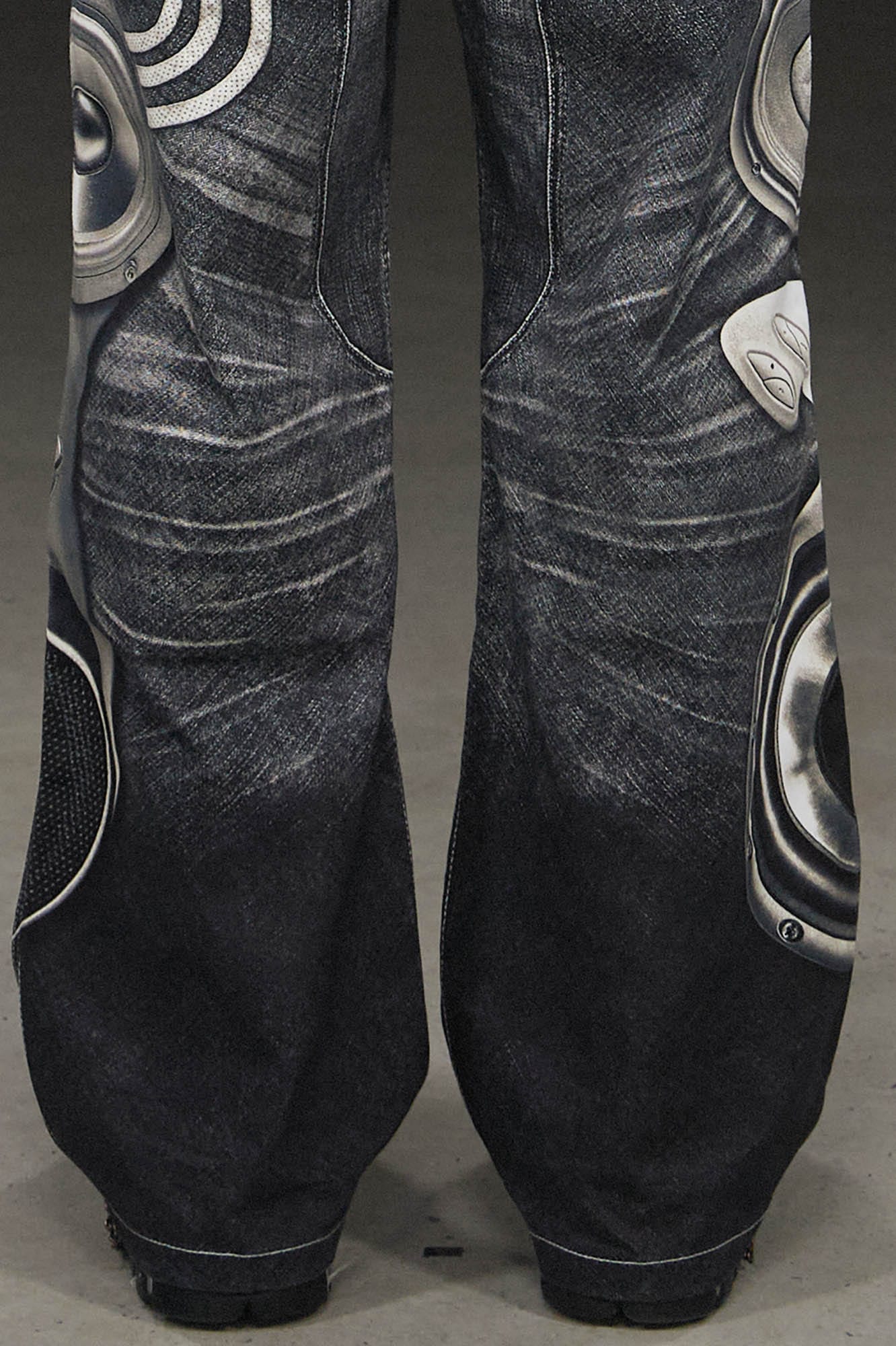 오디오 테크 청바지