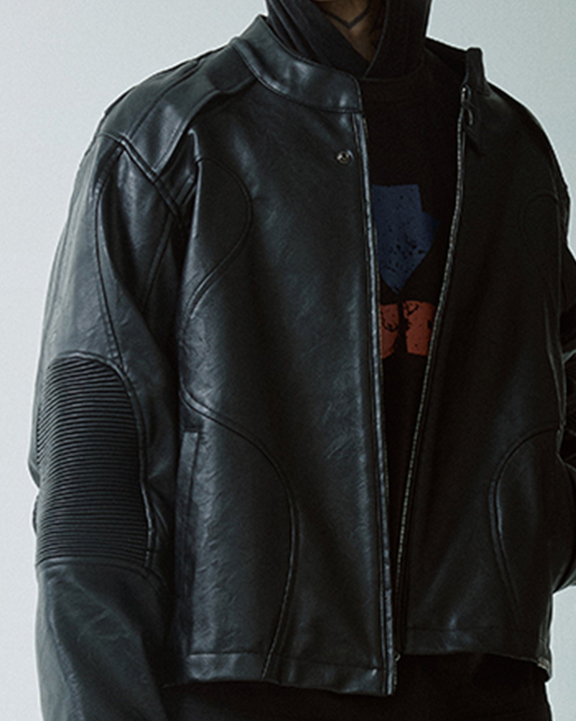 Lederjacke im Motorradstil