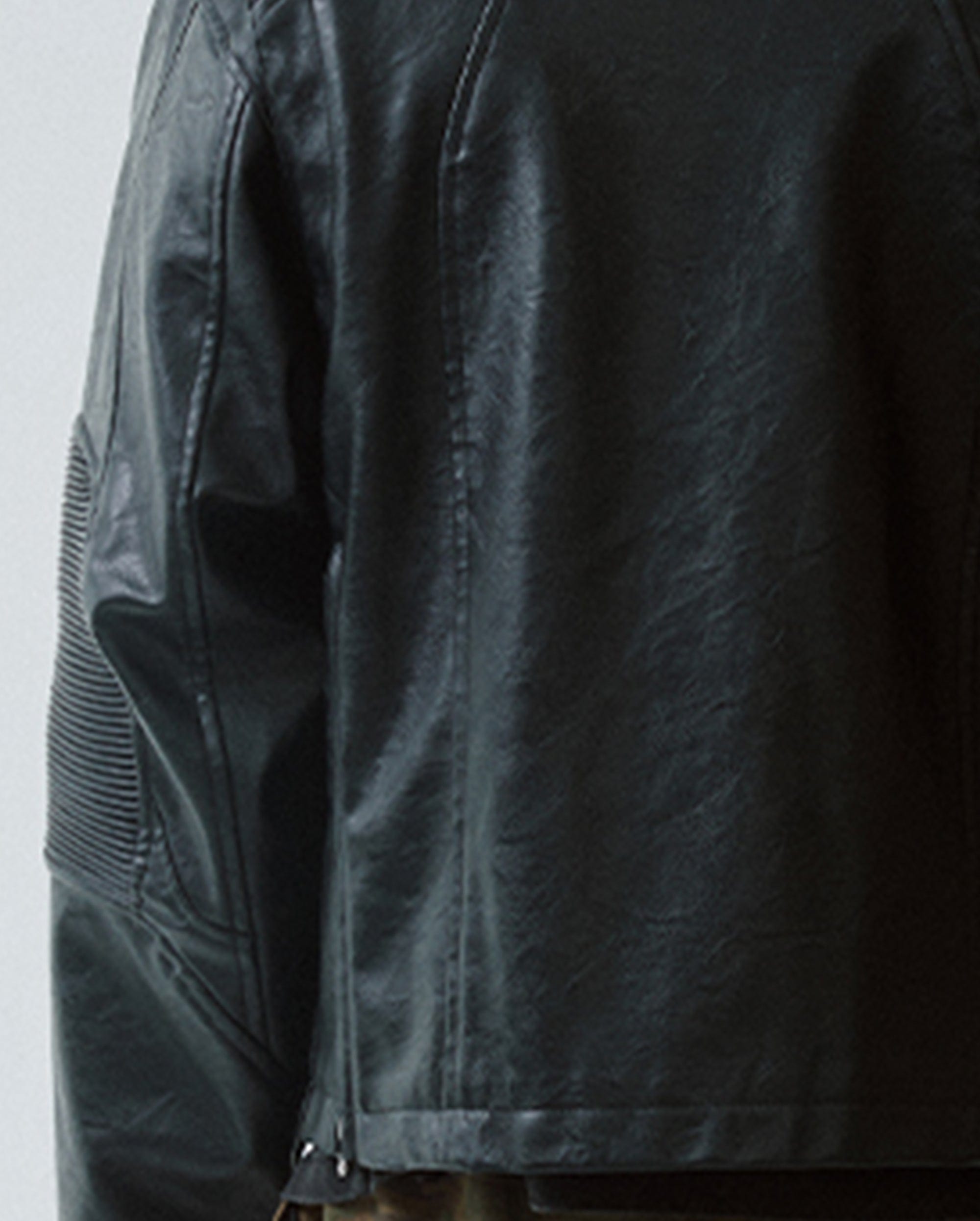 Lederjacke im Motorradstil