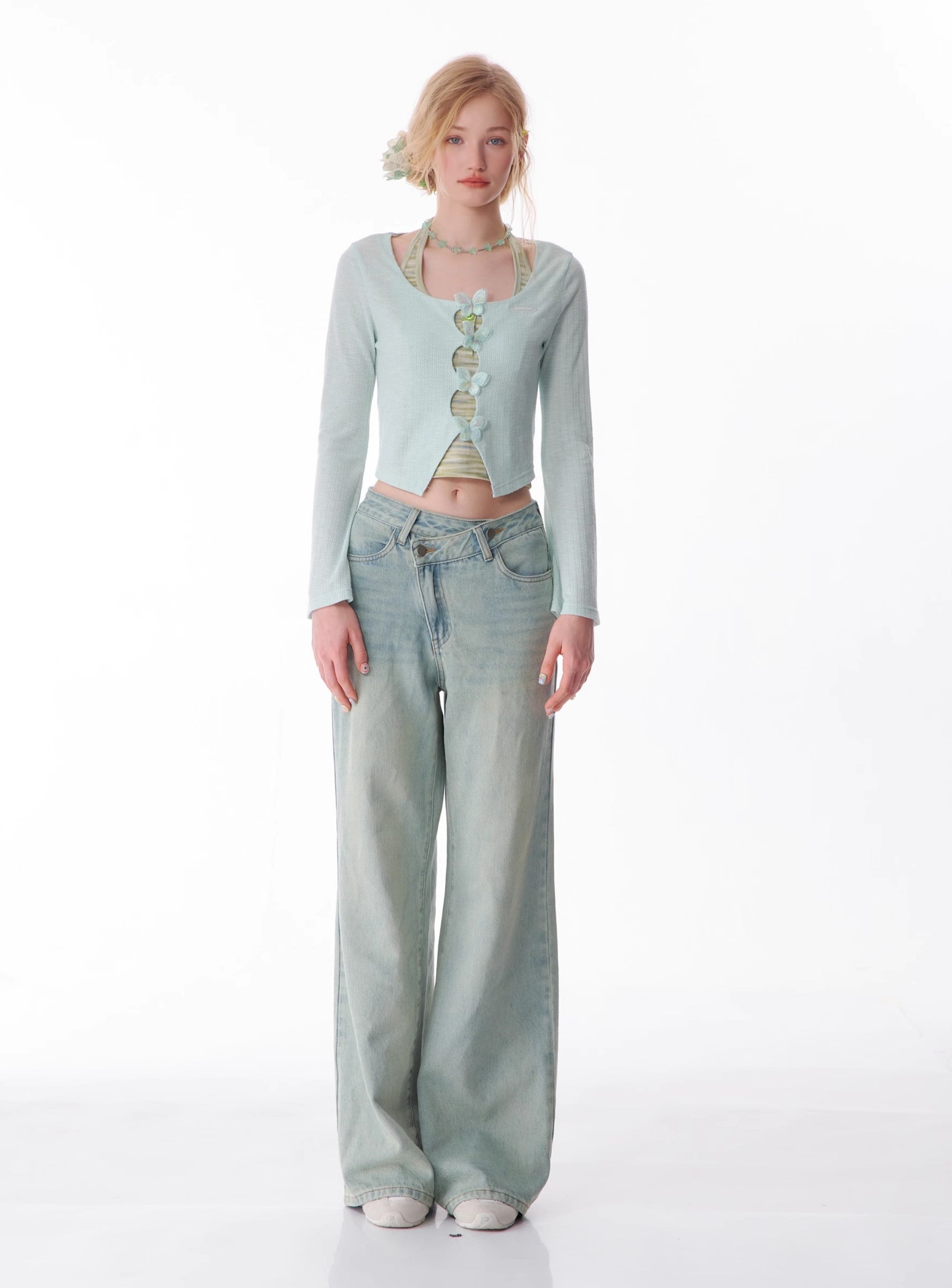 Jeans de pierna ancha con luz inclinada