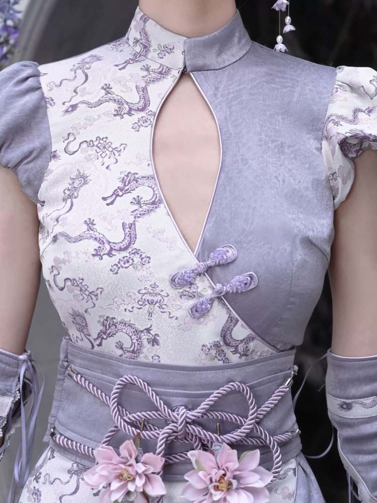 Dragon Cheongsam -Kleid und Quastengürtel