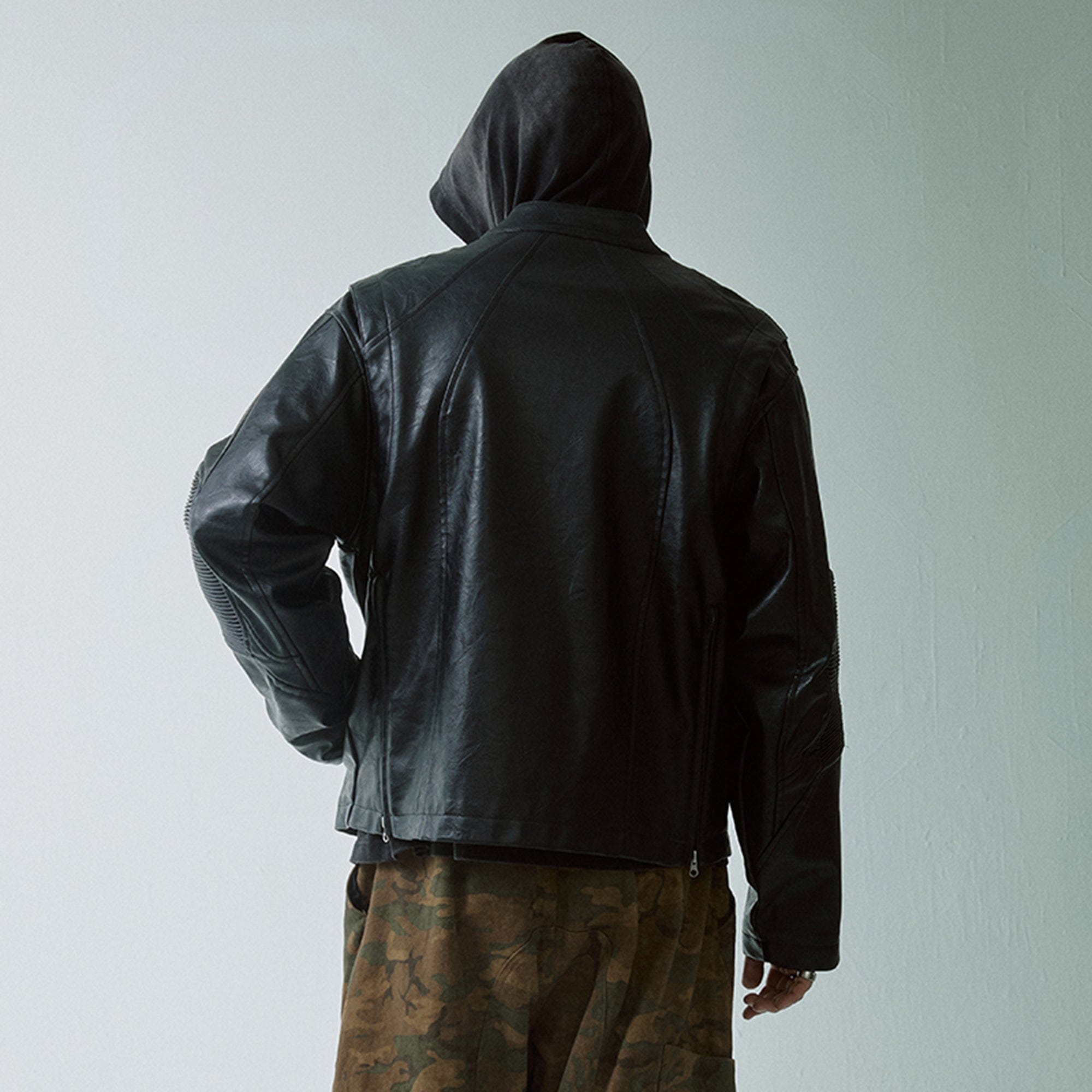 Lederjacke im Motorradstil
