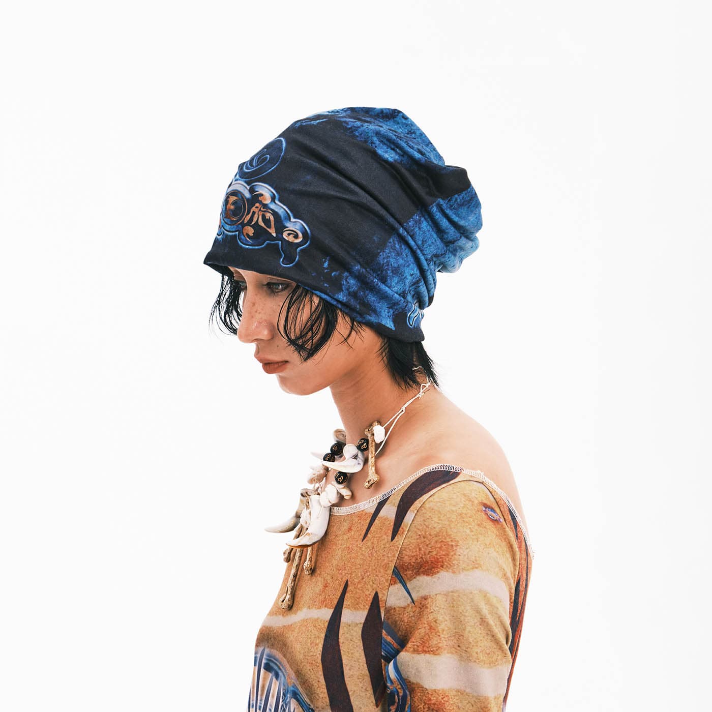 Embryon abstrait totem beanie noir