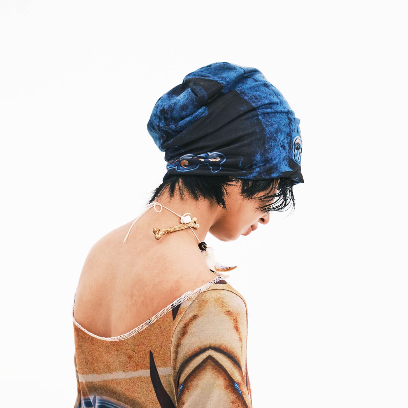 Embryon abstrait totem beanie noir