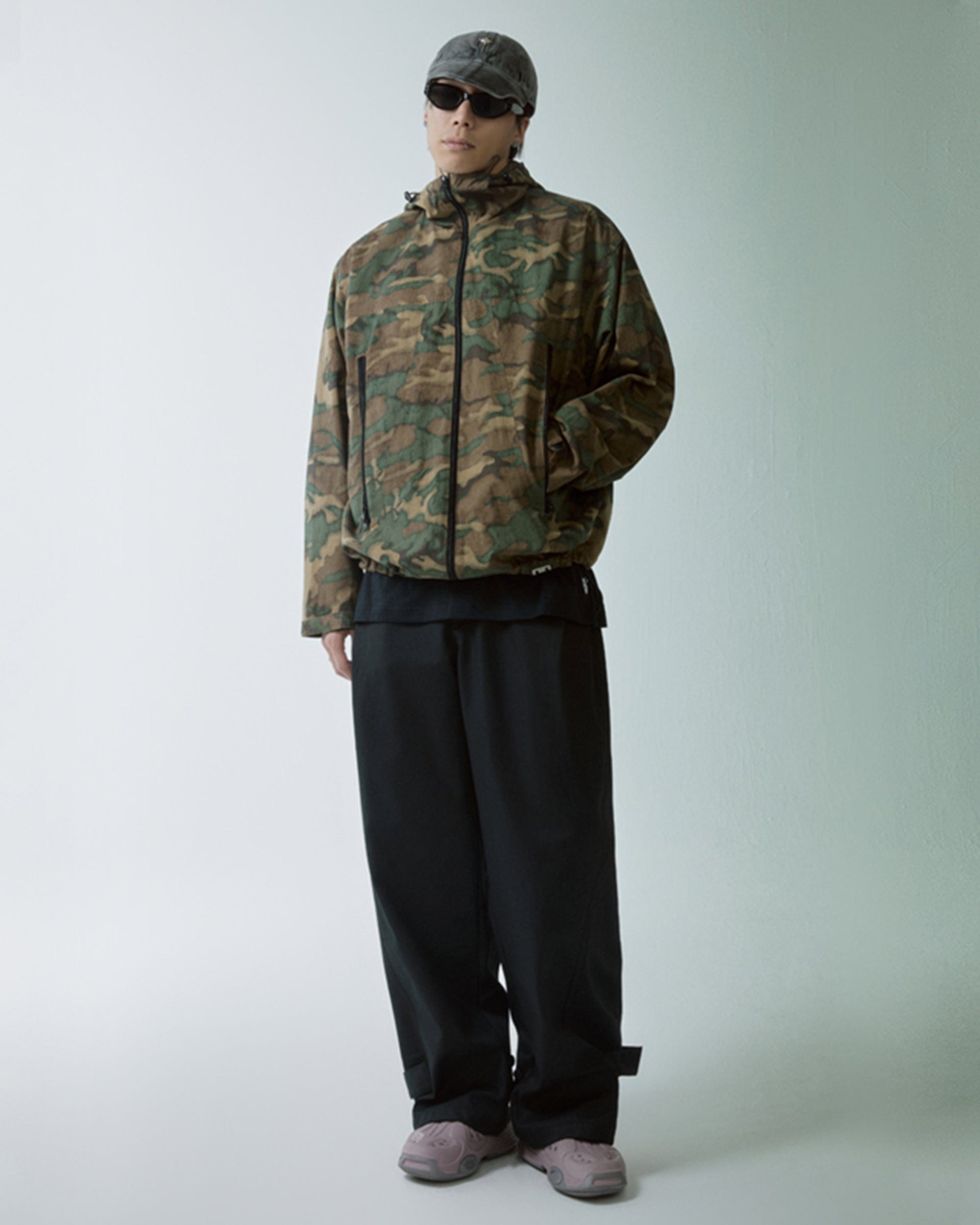 릴렉스핏 와이드 레그 블랙 팬츠