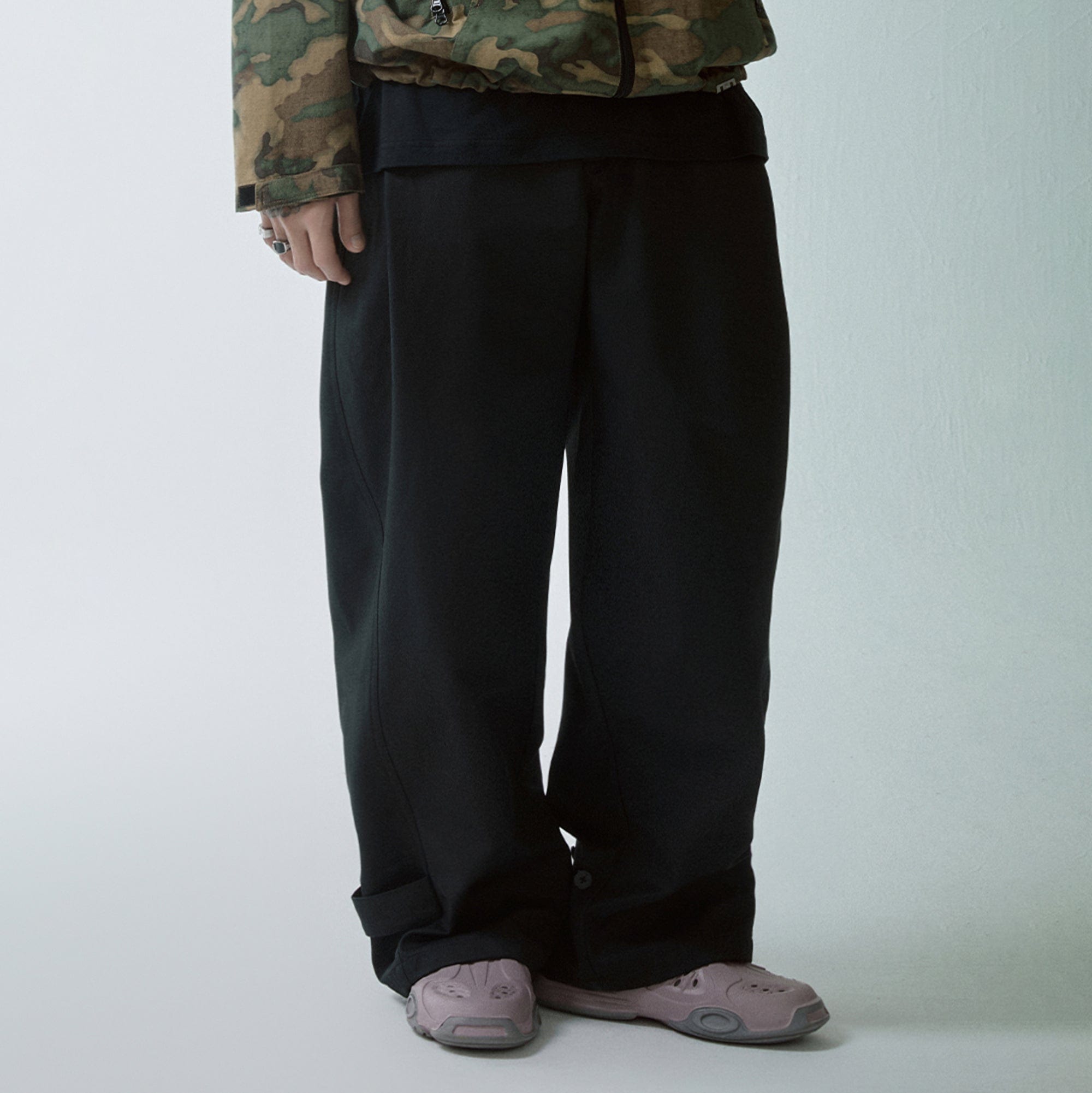 릴렉스핏 와이드 레그 블랙 팬츠