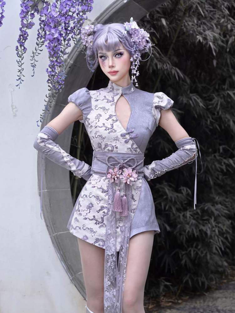 Dragon Cheongsam -Kleid und Quastengürtel