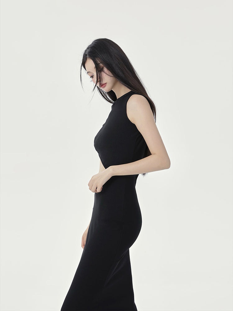 블랙 컷아웃 슬리브리스 맥시 드레스