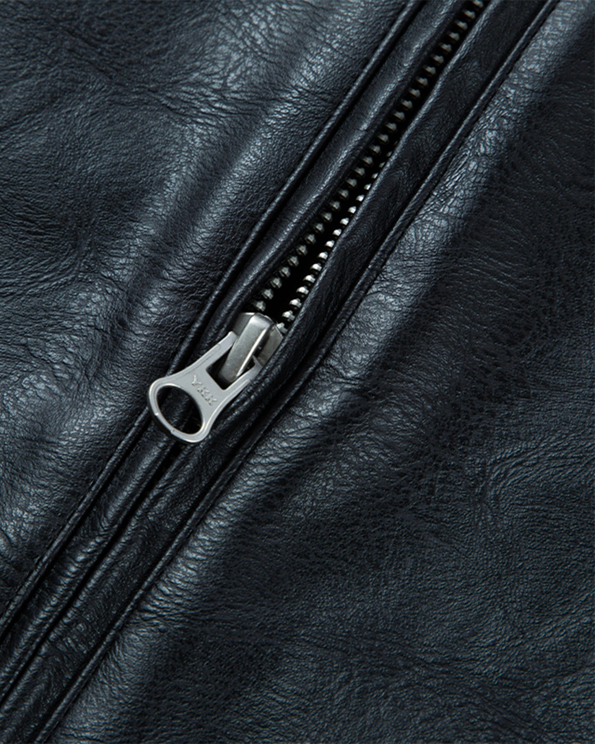 Lederjacke im Motorradstil