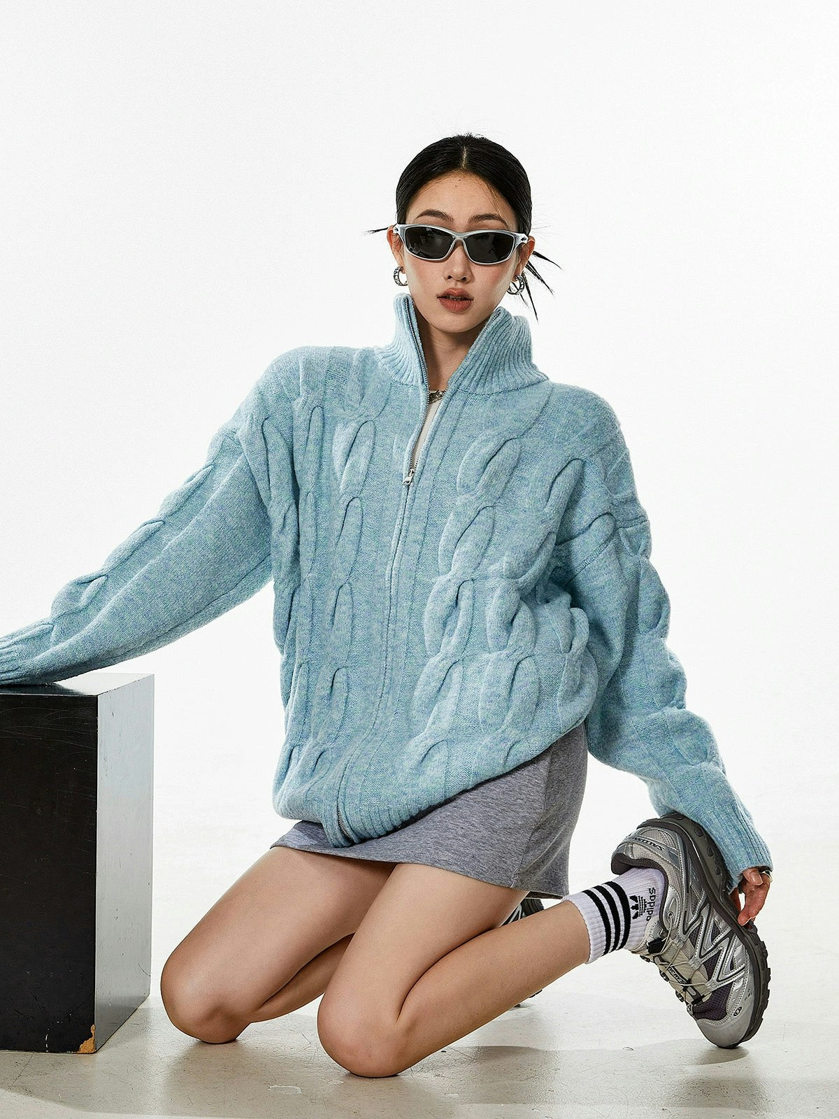 Ribbed Trim Cable Knit Zip-Up Cardigan