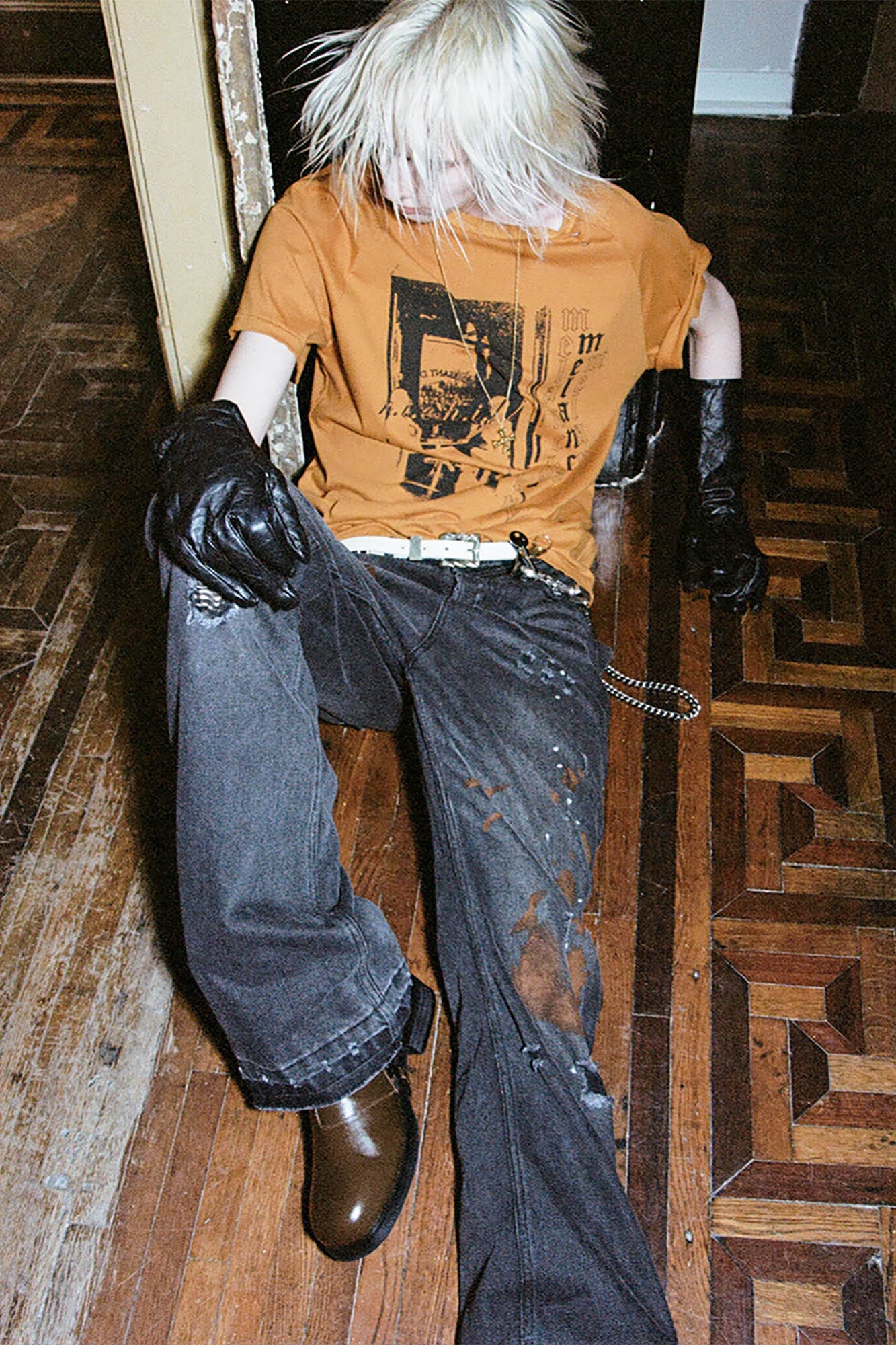 Jeans de brote de salpicadura de pintura angustiada