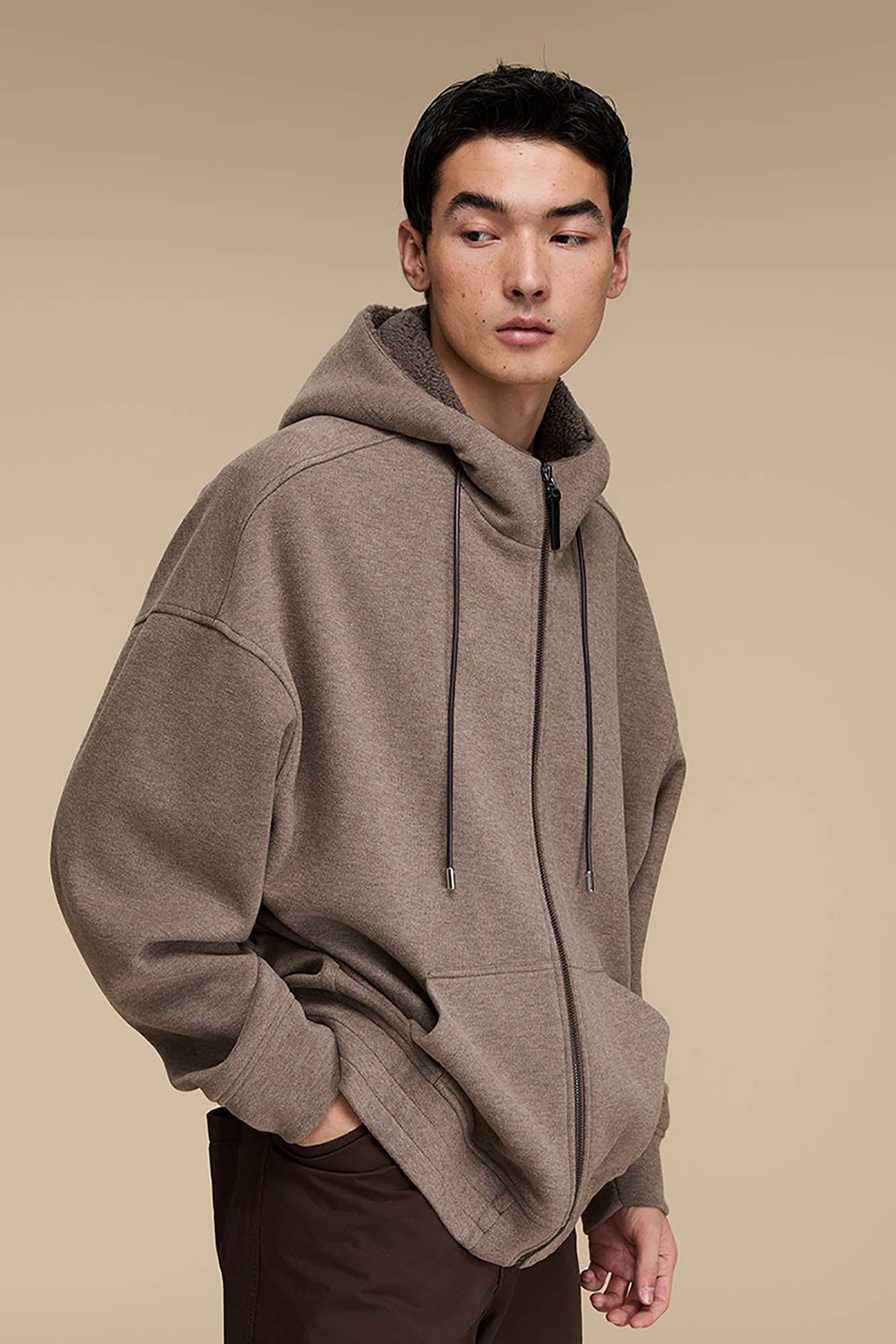 Chaqueta con capucha con cremallera forrada de Sherpa