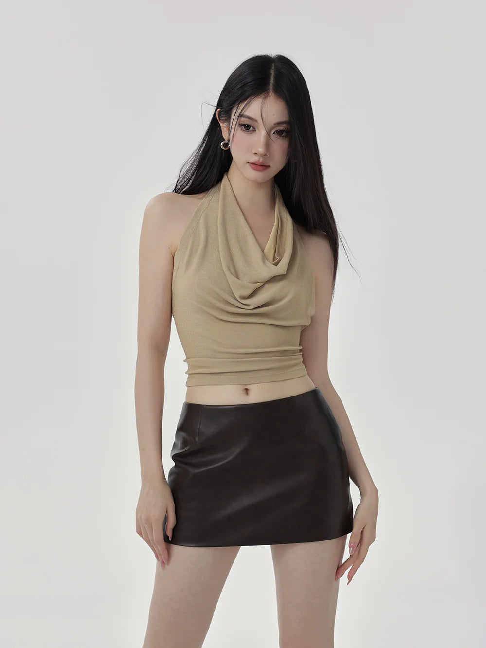 카울넥 베이지 홀터 탑