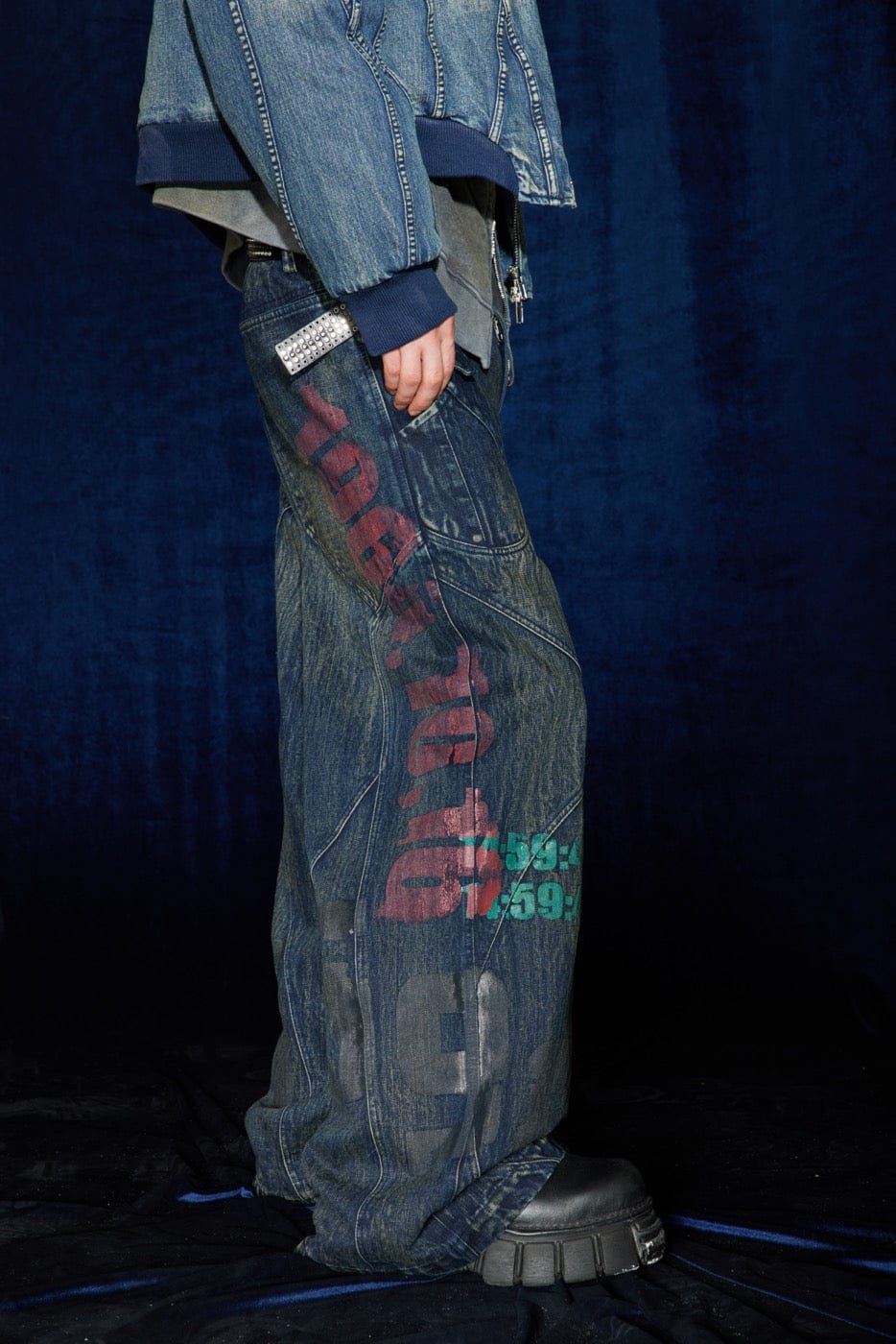 Jeans de pierna ancha de graffiti