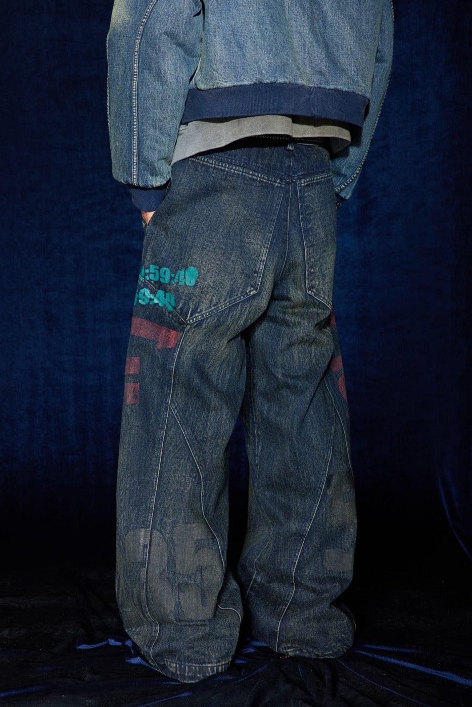 Jeans de pierna ancha de graffiti