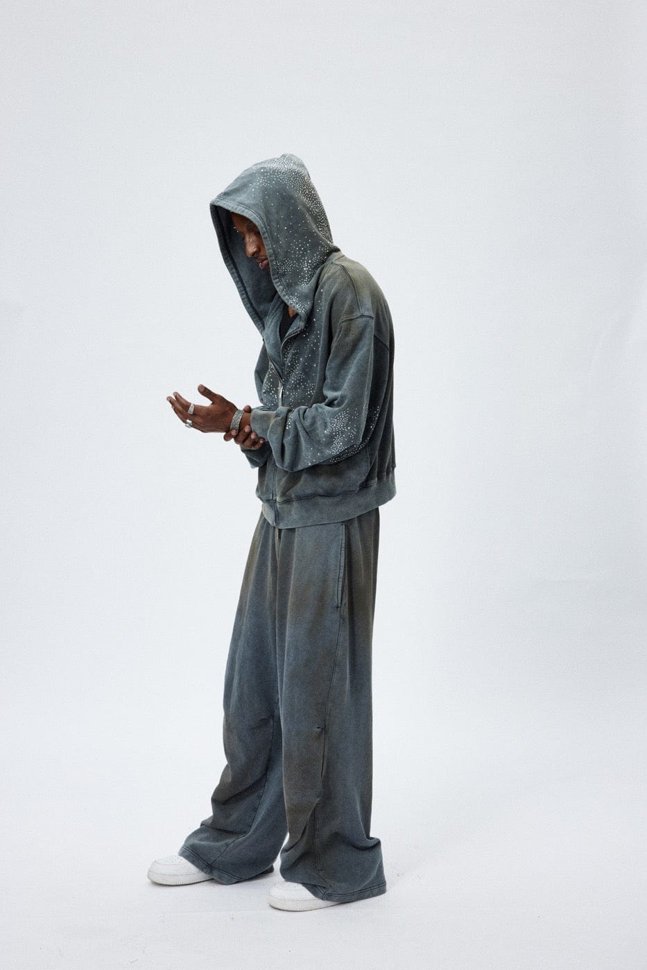 Pantalones de chándal de las piernas abiertas angustiadas