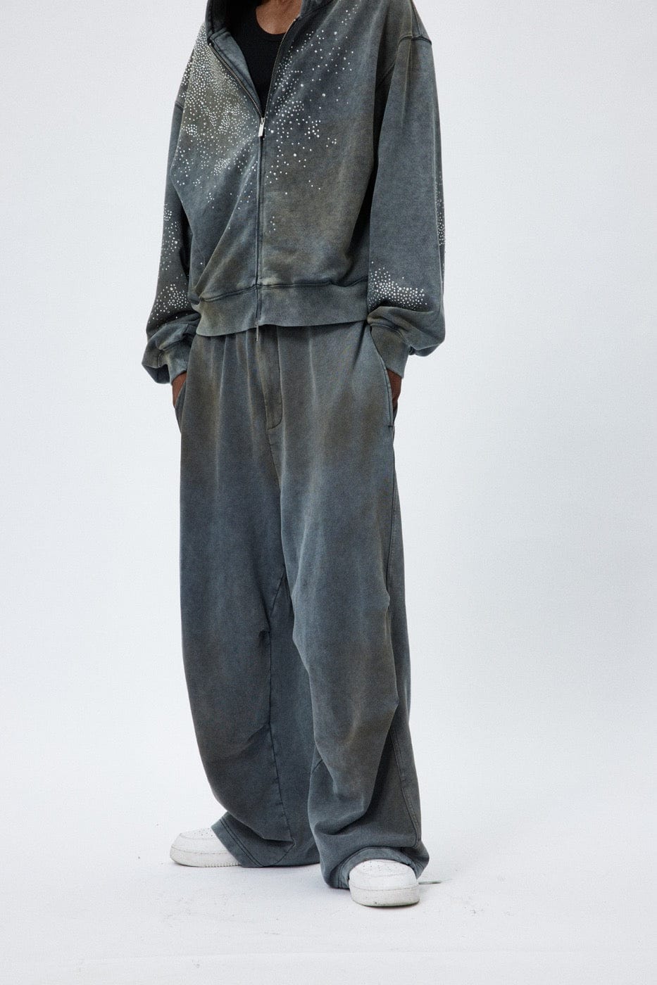 Pantalones de chándal de las piernas abiertas angustiadas