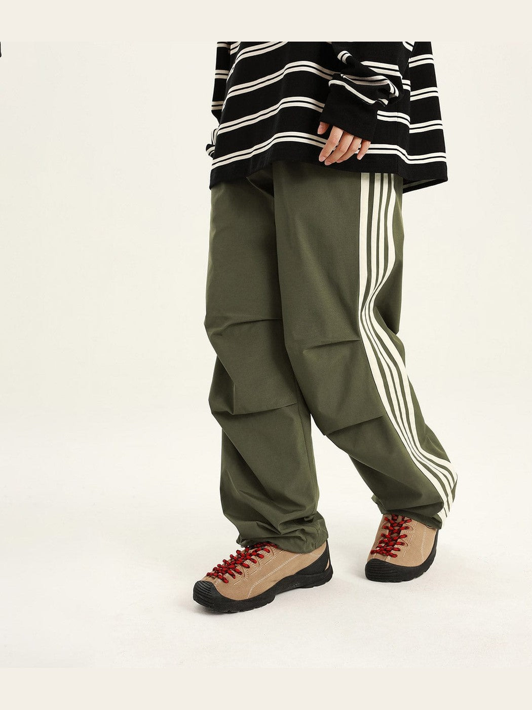 Pantalones atléticos a rayas laterales