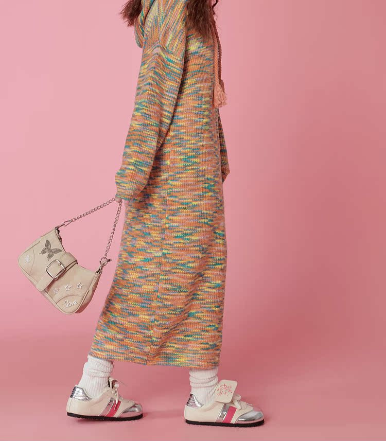 Vestido midi de suéter con capucha