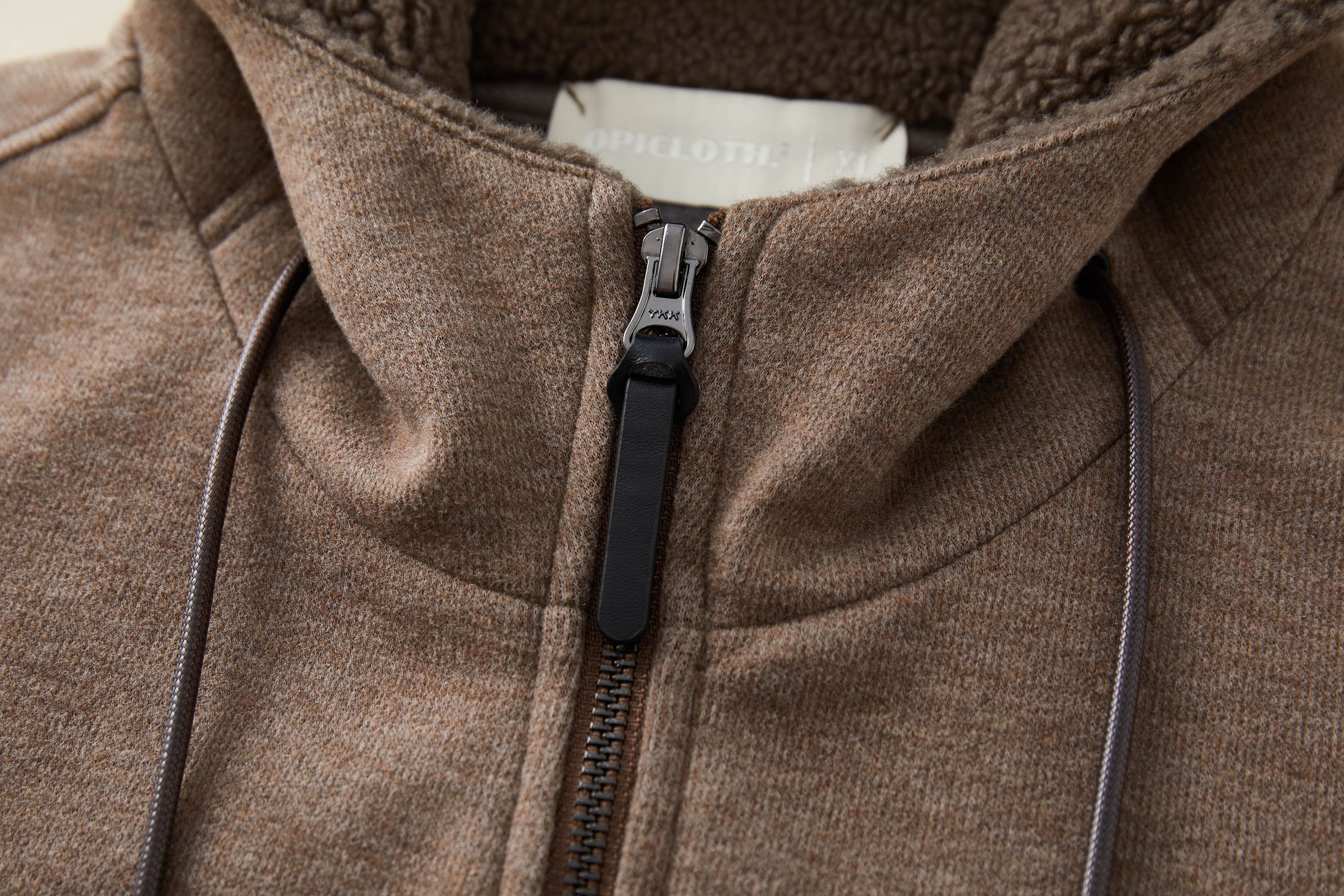 Chaqueta con capucha con cremallera forrada de Sherpa