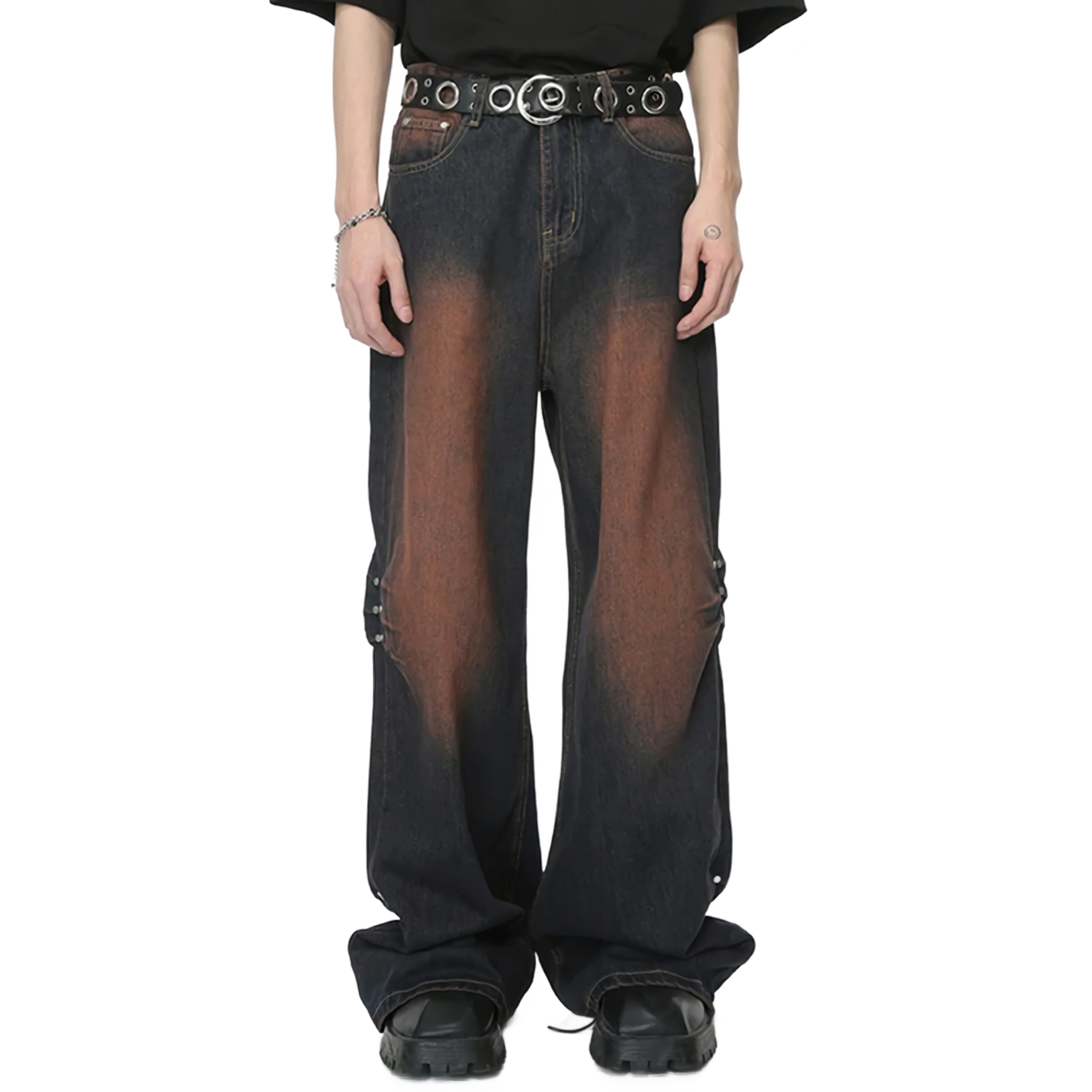 Jean en denim riveté à jambes de balayage en cuivre