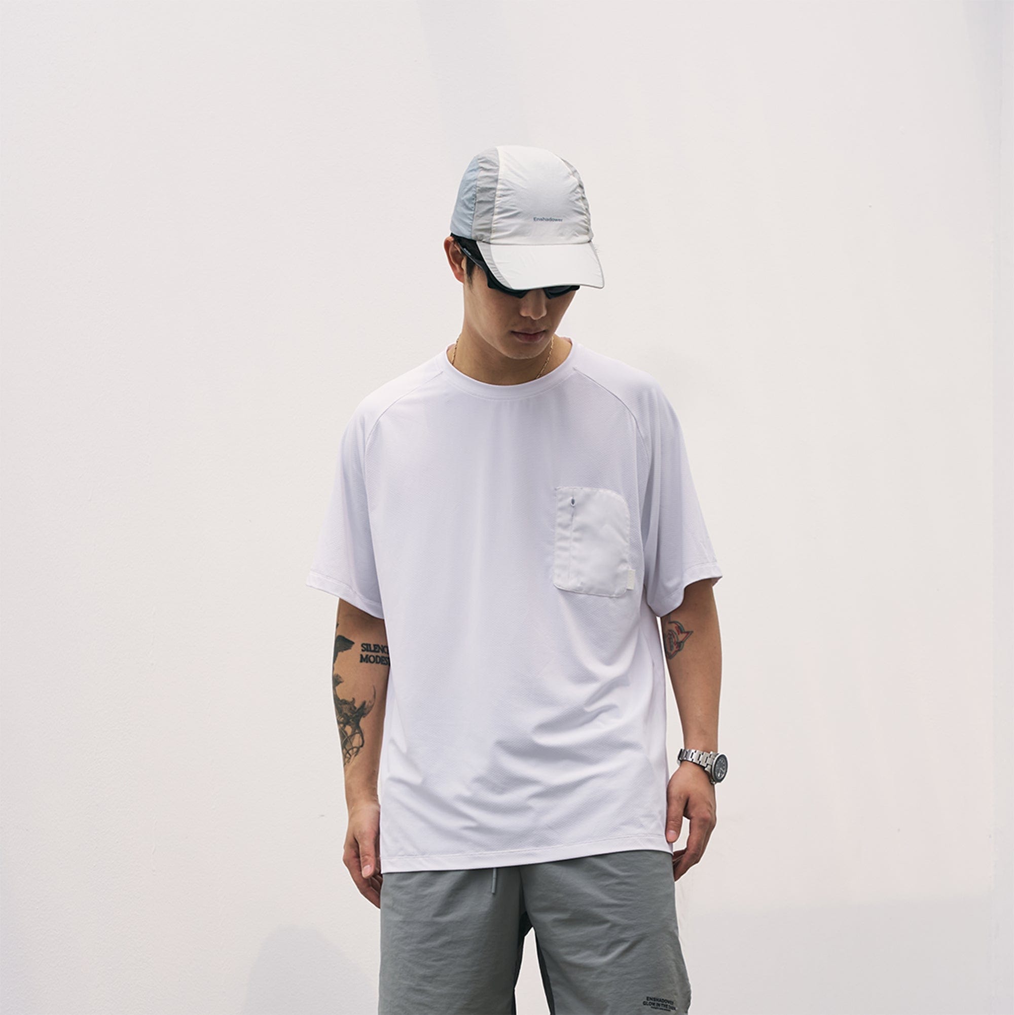 Camiseta de bolsillo de manga de capa