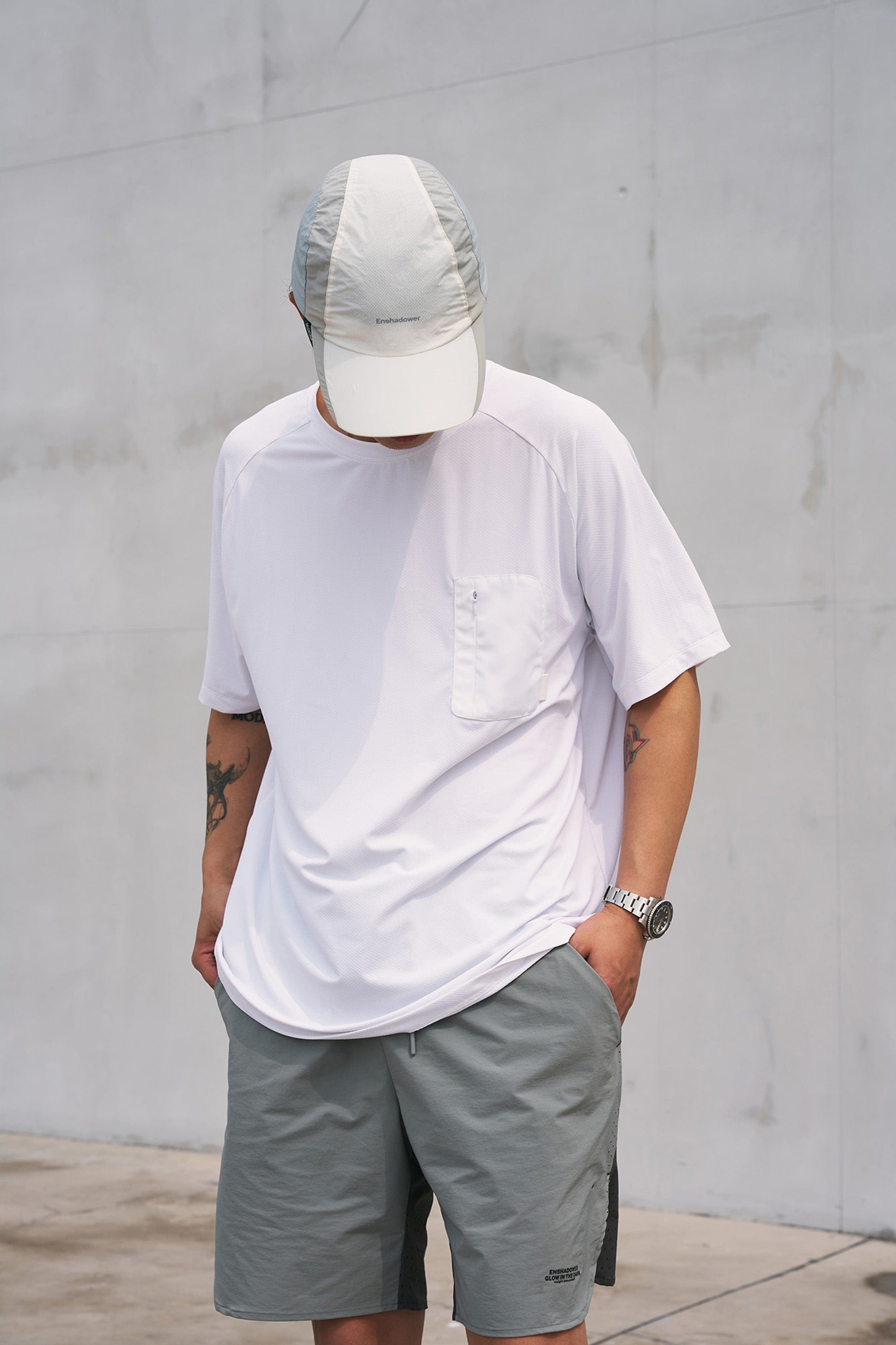 Camiseta de bolsillo de manga de capa