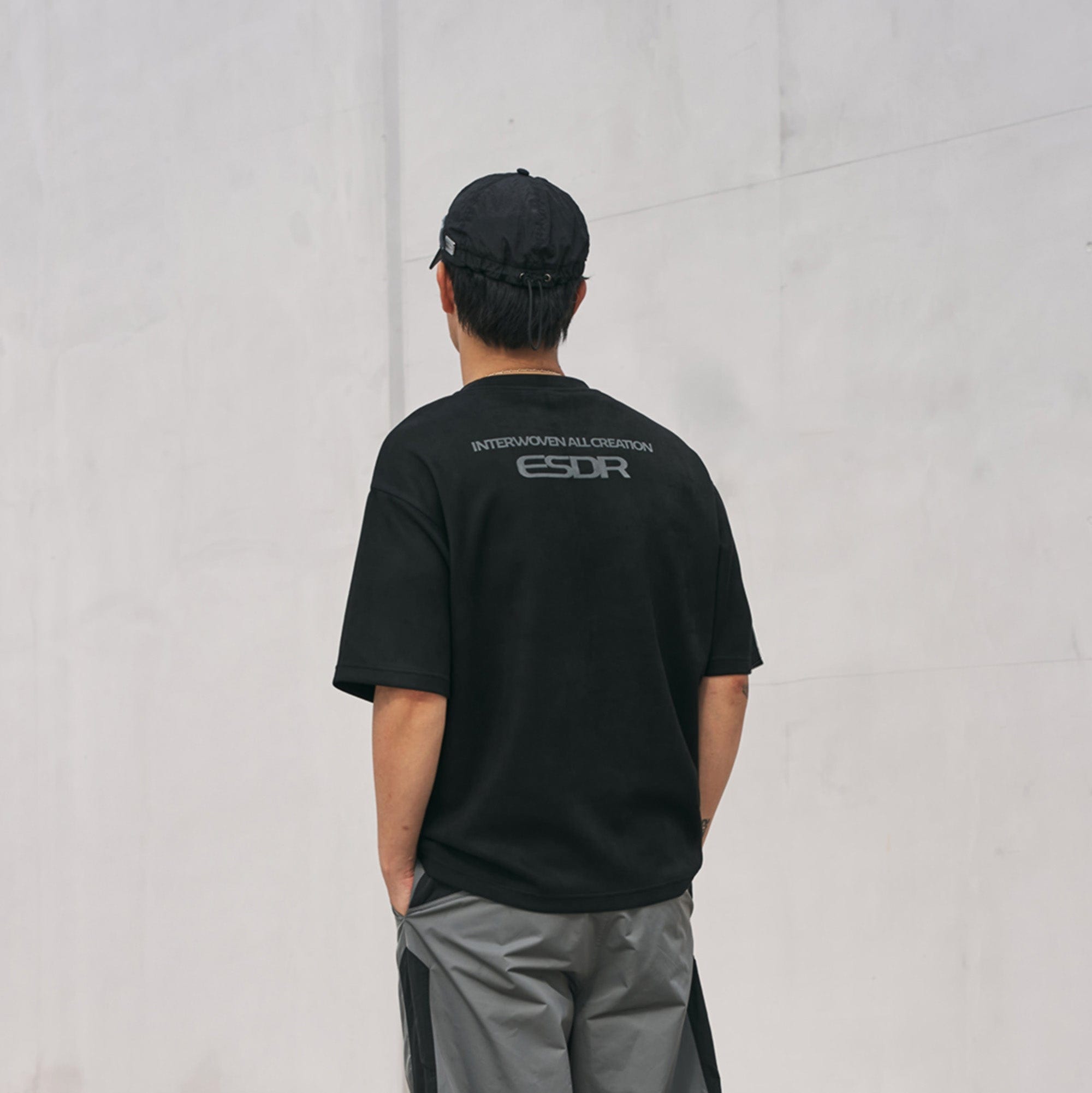 Tee de logotipo entrelazado