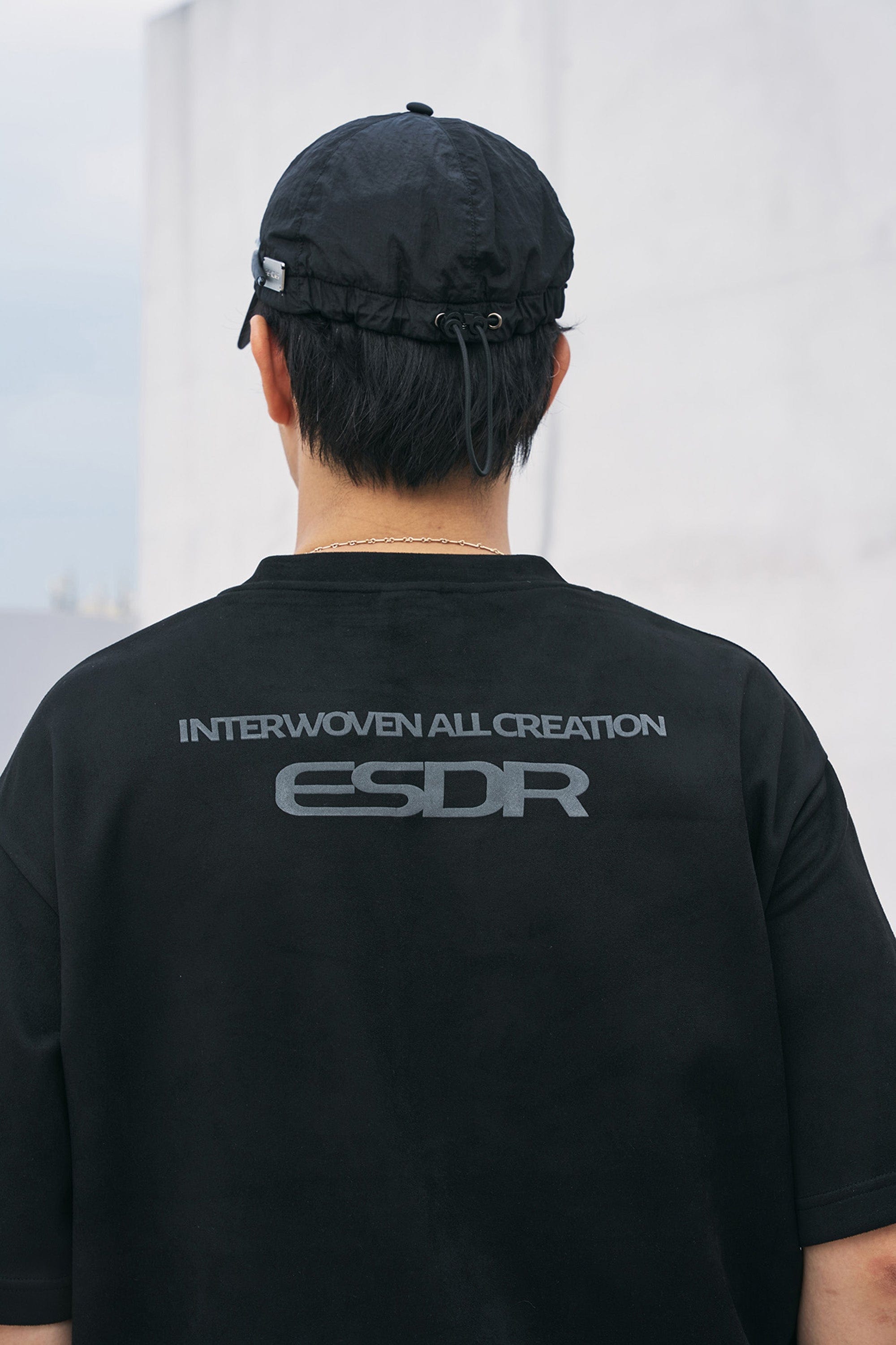 Tee de logotipo entrelazado